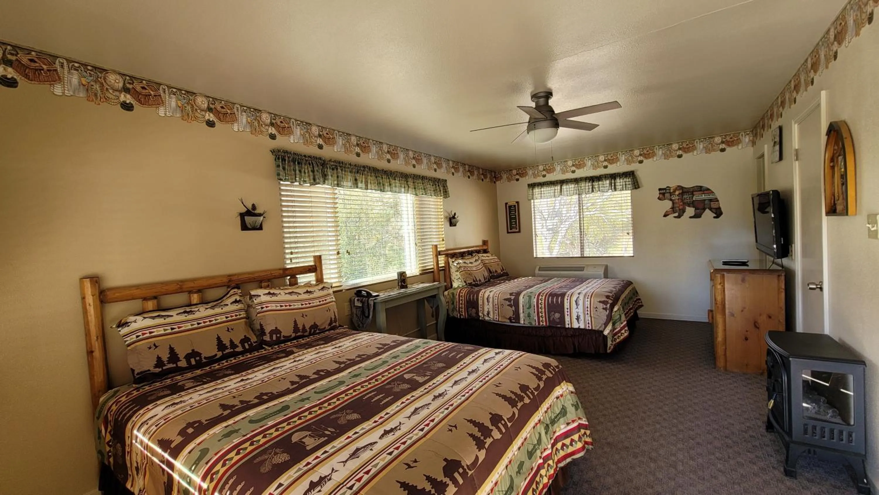 Bed in Sequoia Lodge