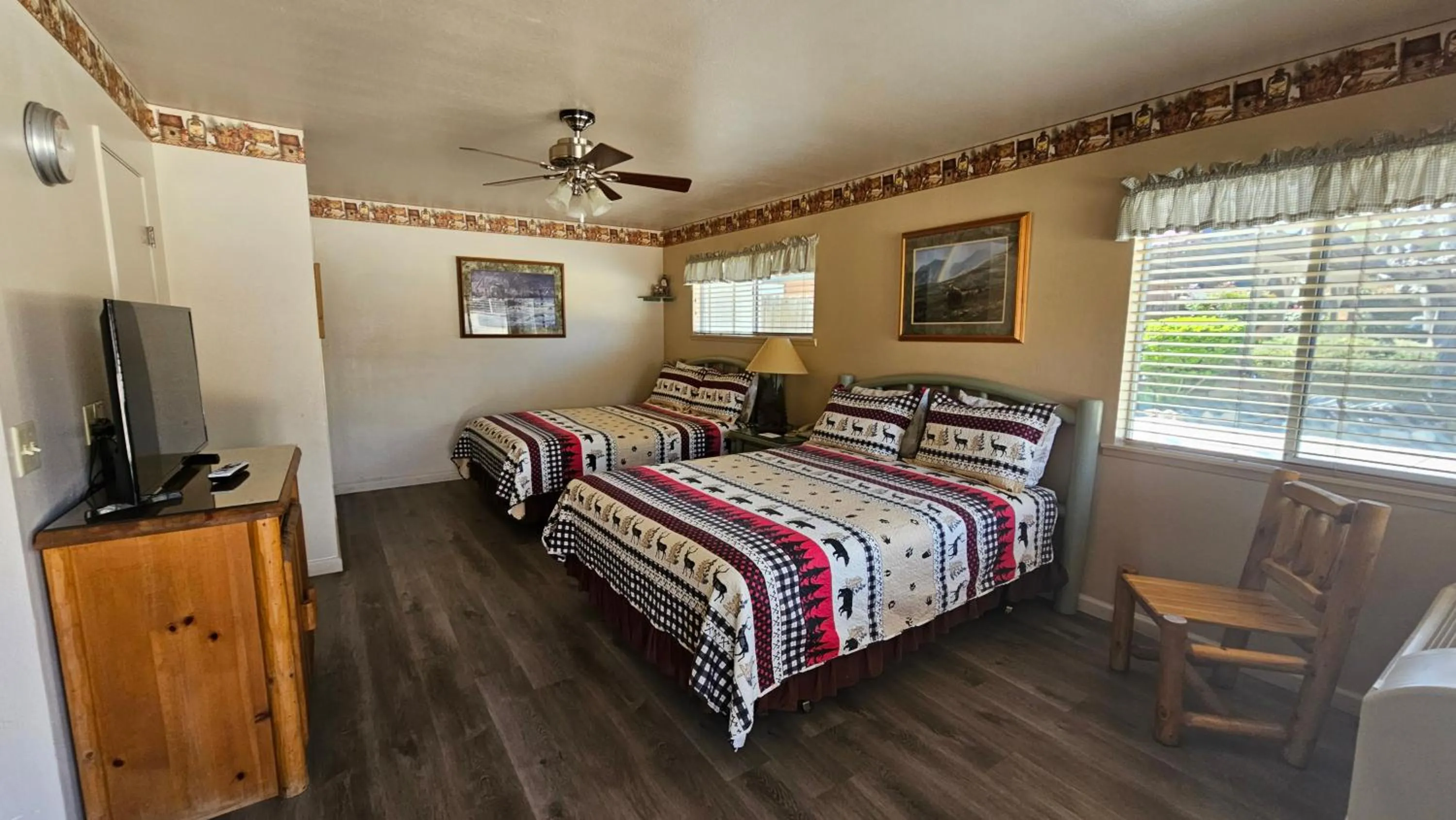 Bed in Sequoia Lodge