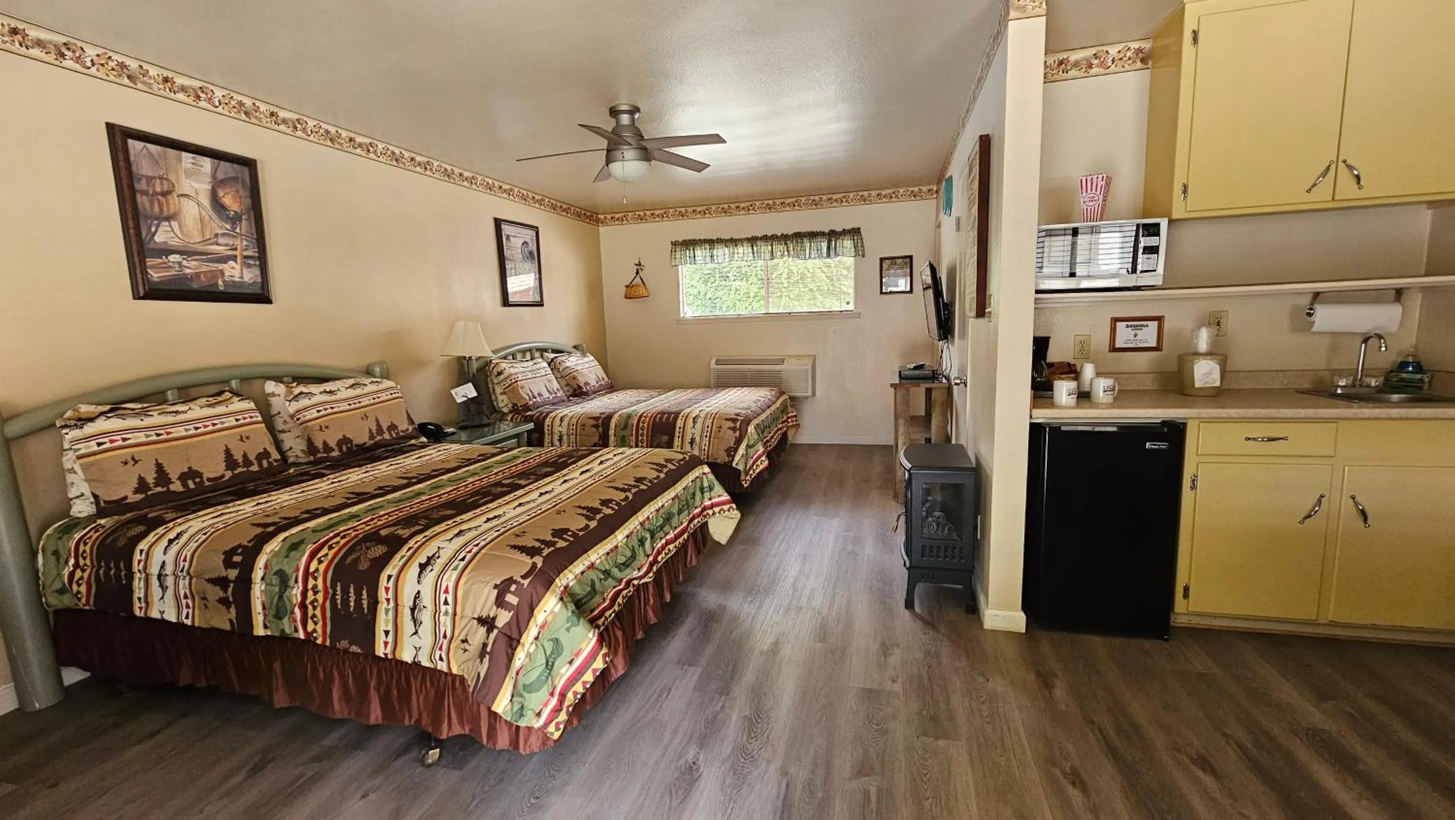 Bed in Sequoia Lodge