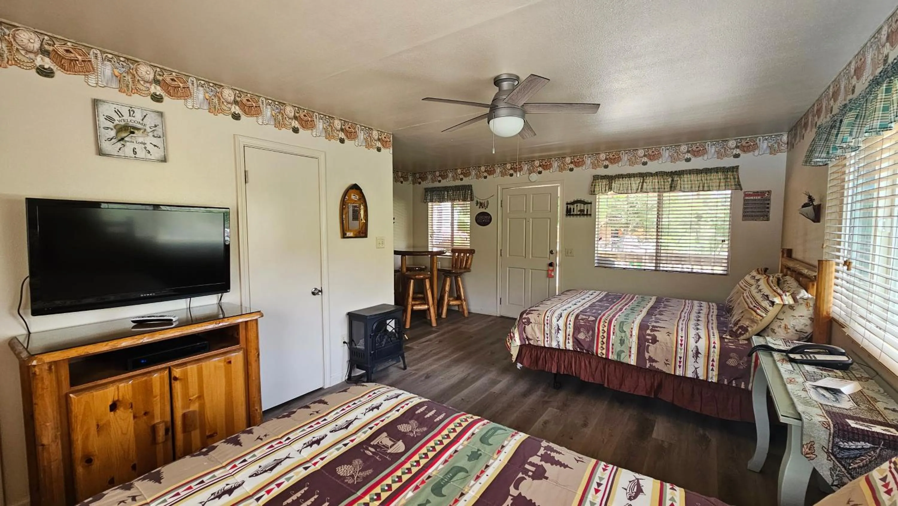 Bed in Sequoia Lodge