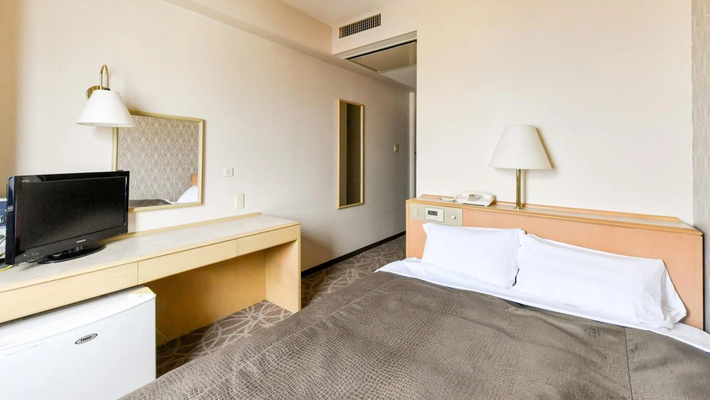 Photo of the whole room, Bed in Okazaki Daiichi Hotel