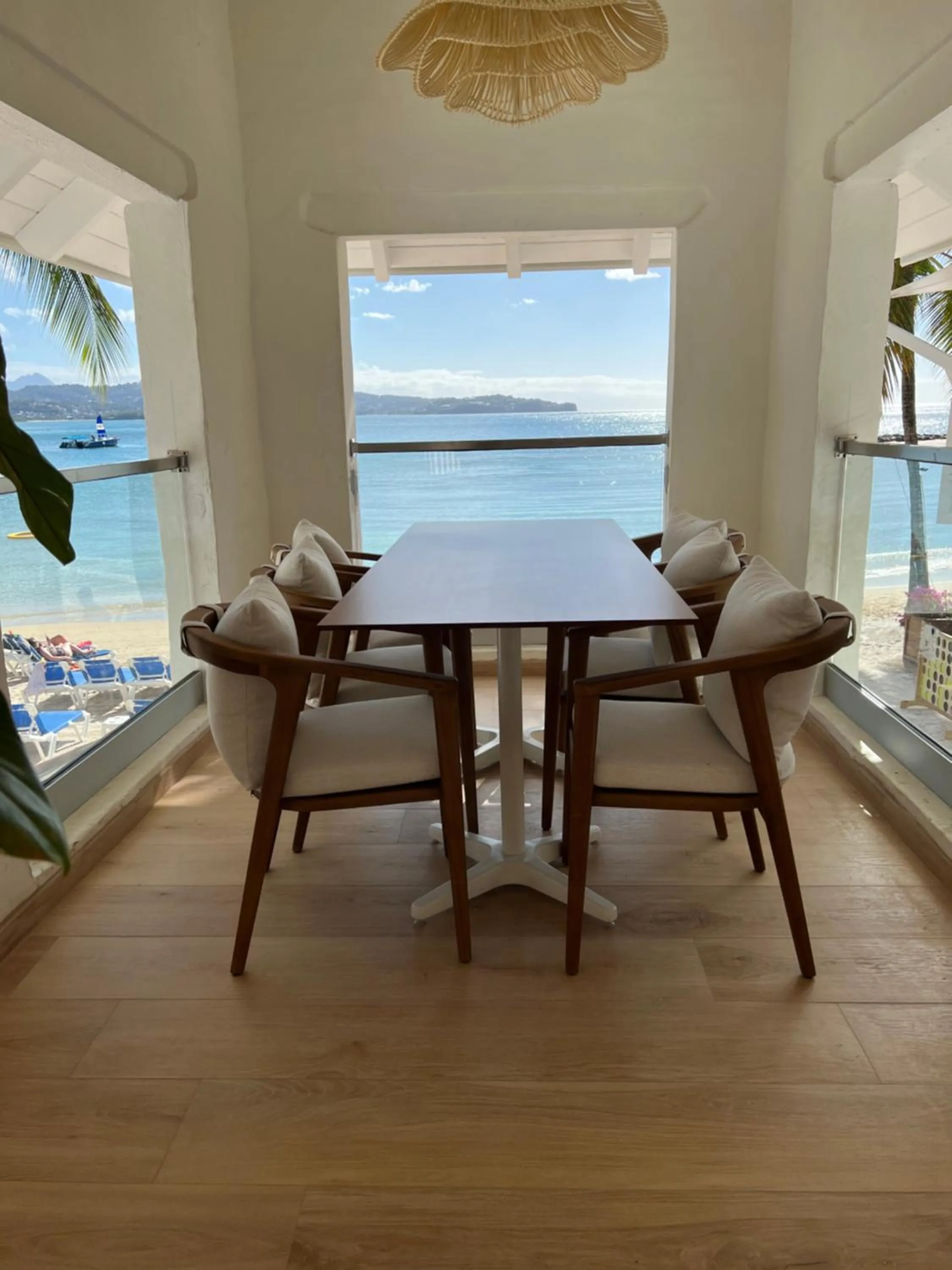 Restaurant/places to eat in Windjammer Landing Resort and Residences