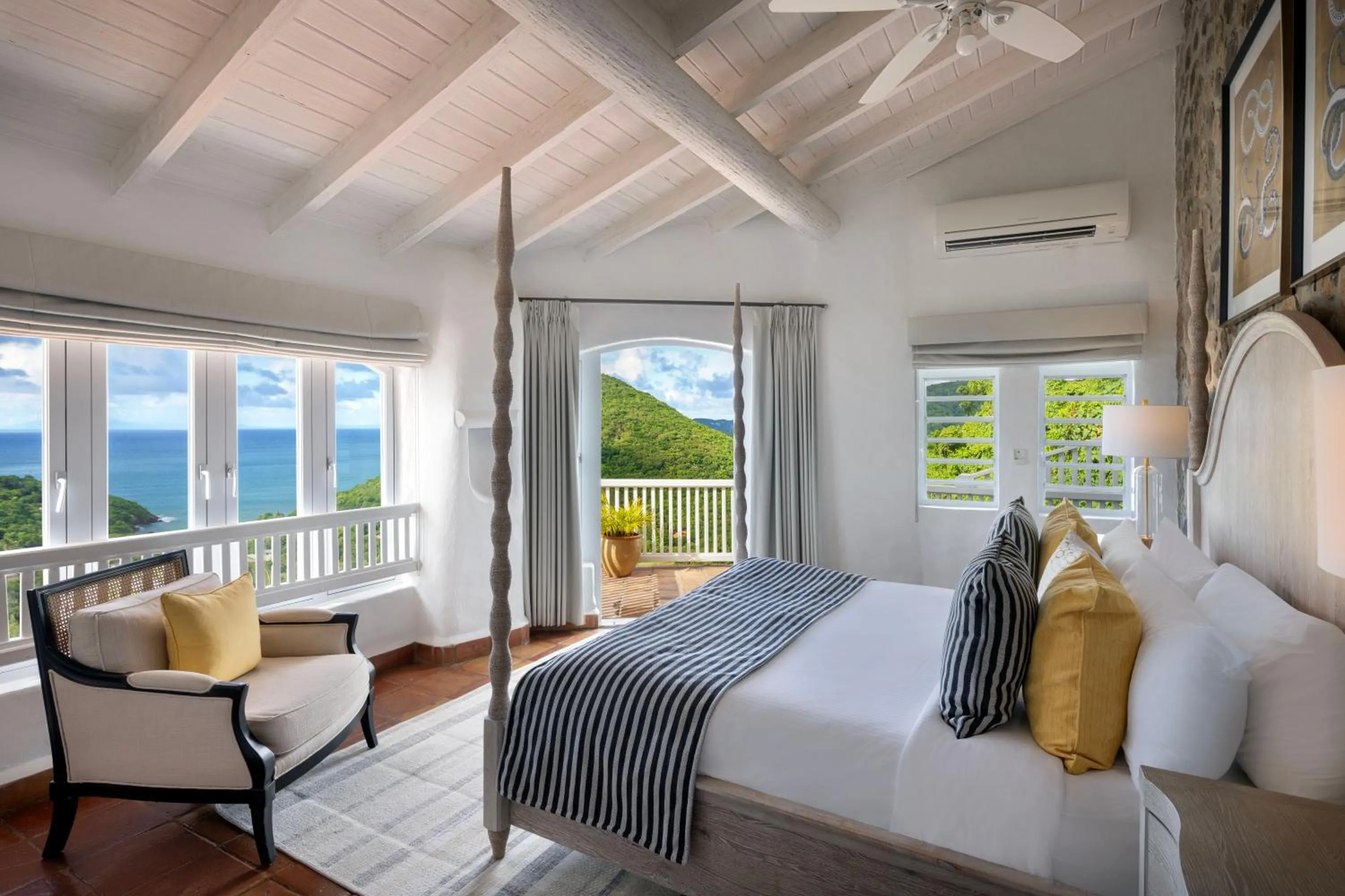 Bed in Windjammer Landing Resort and Residences