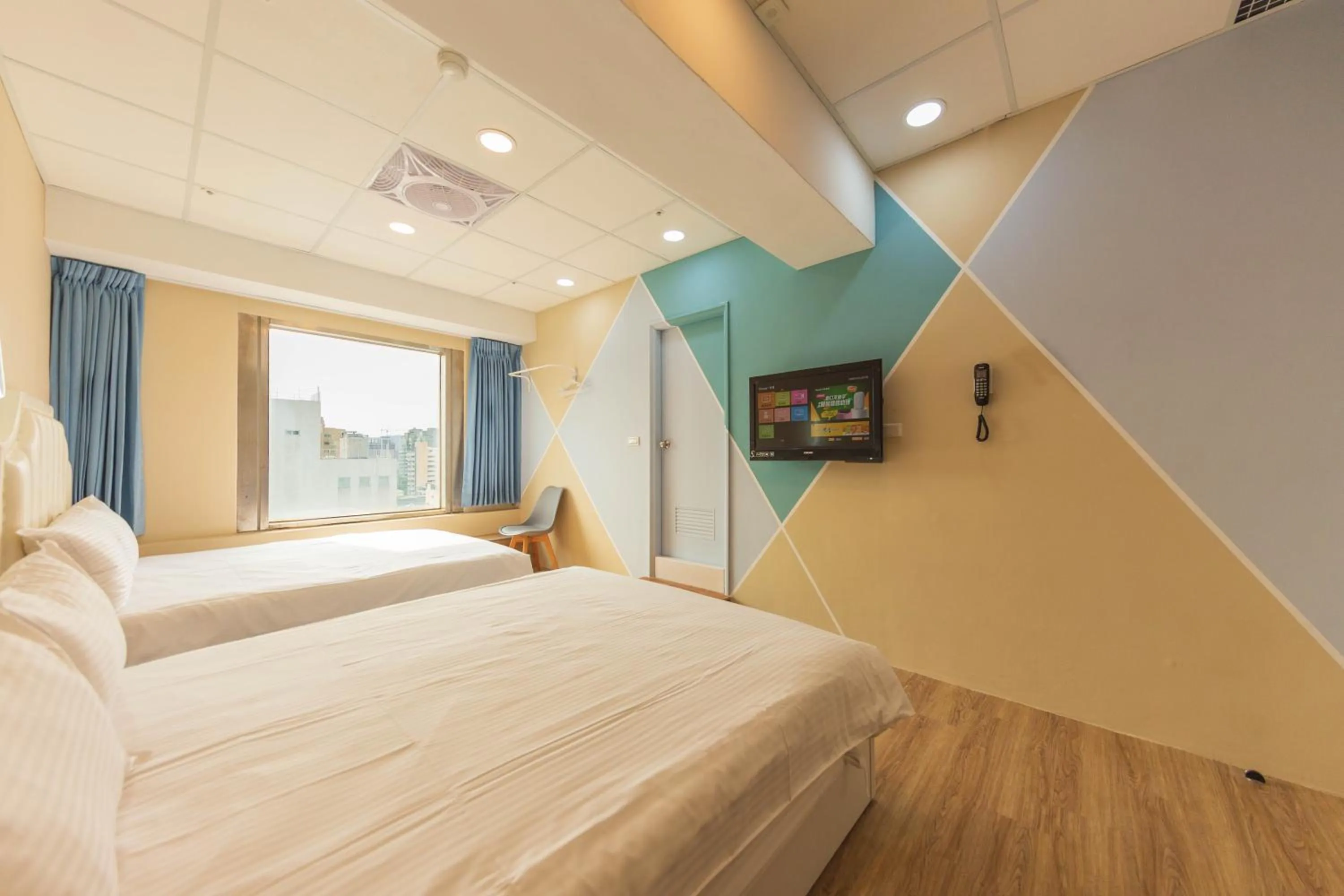 Photo of the whole room, Bed in Liu He Su Hotel