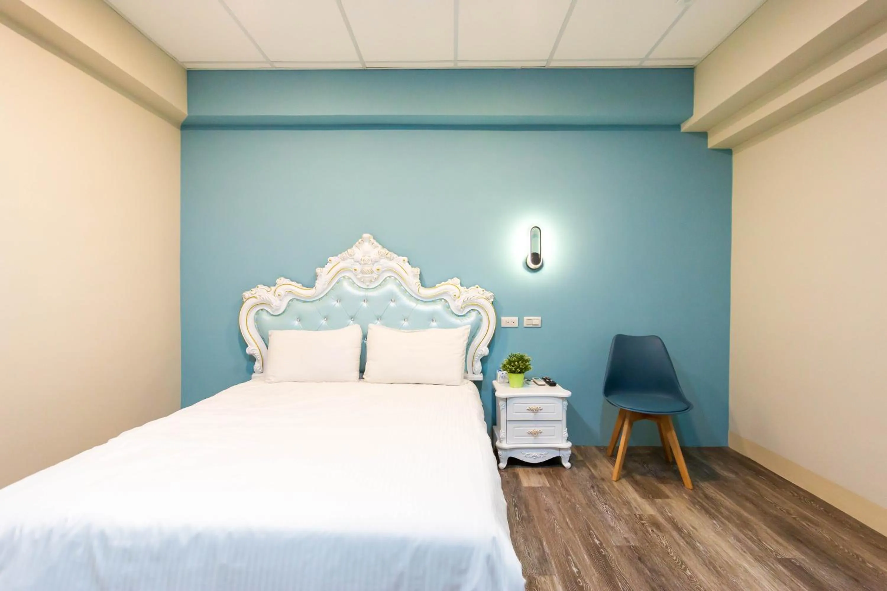 Photo of the whole room, Bed in Liu He Su Hotel