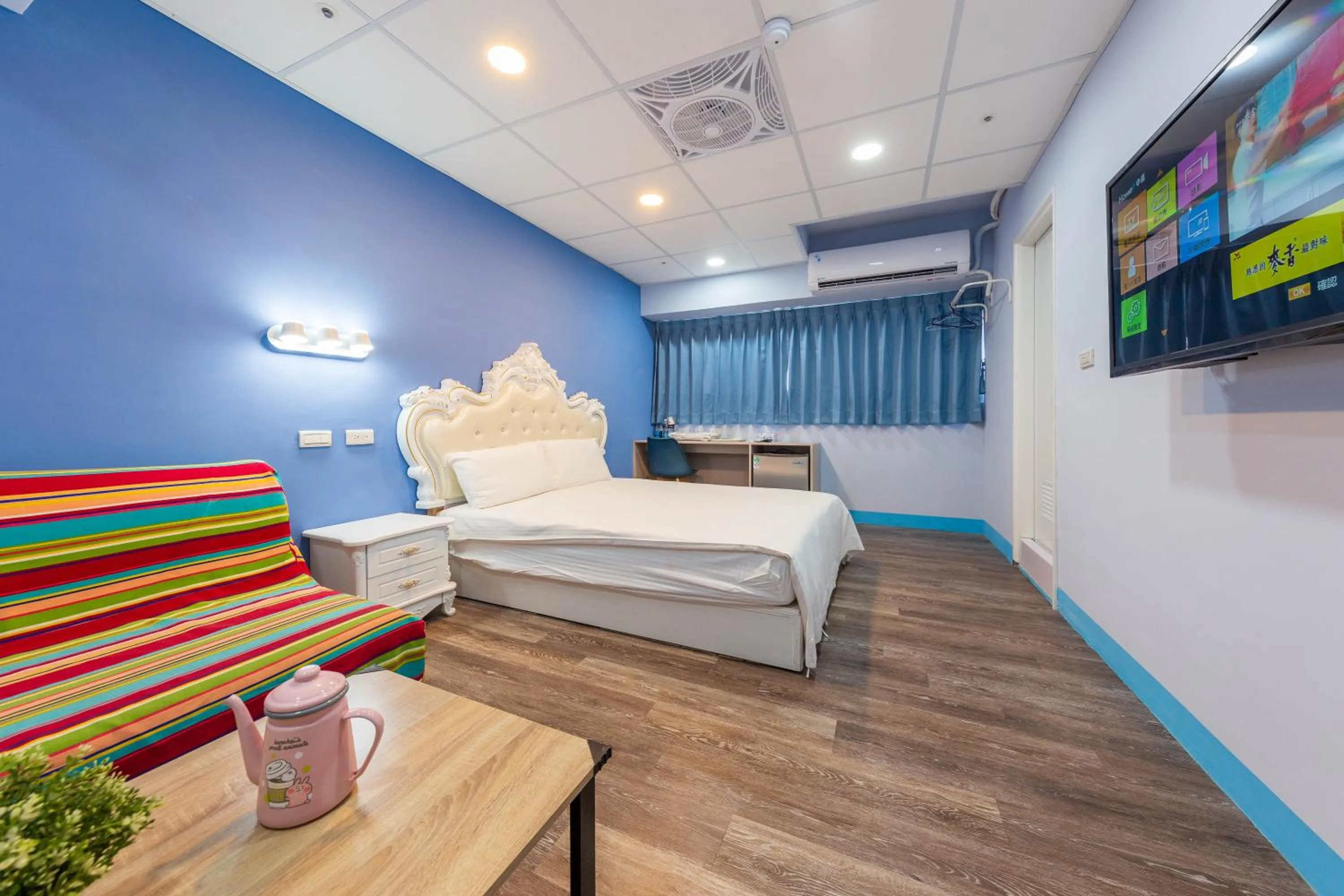 Photo of the whole room, Bed in Liu He Su Hotel