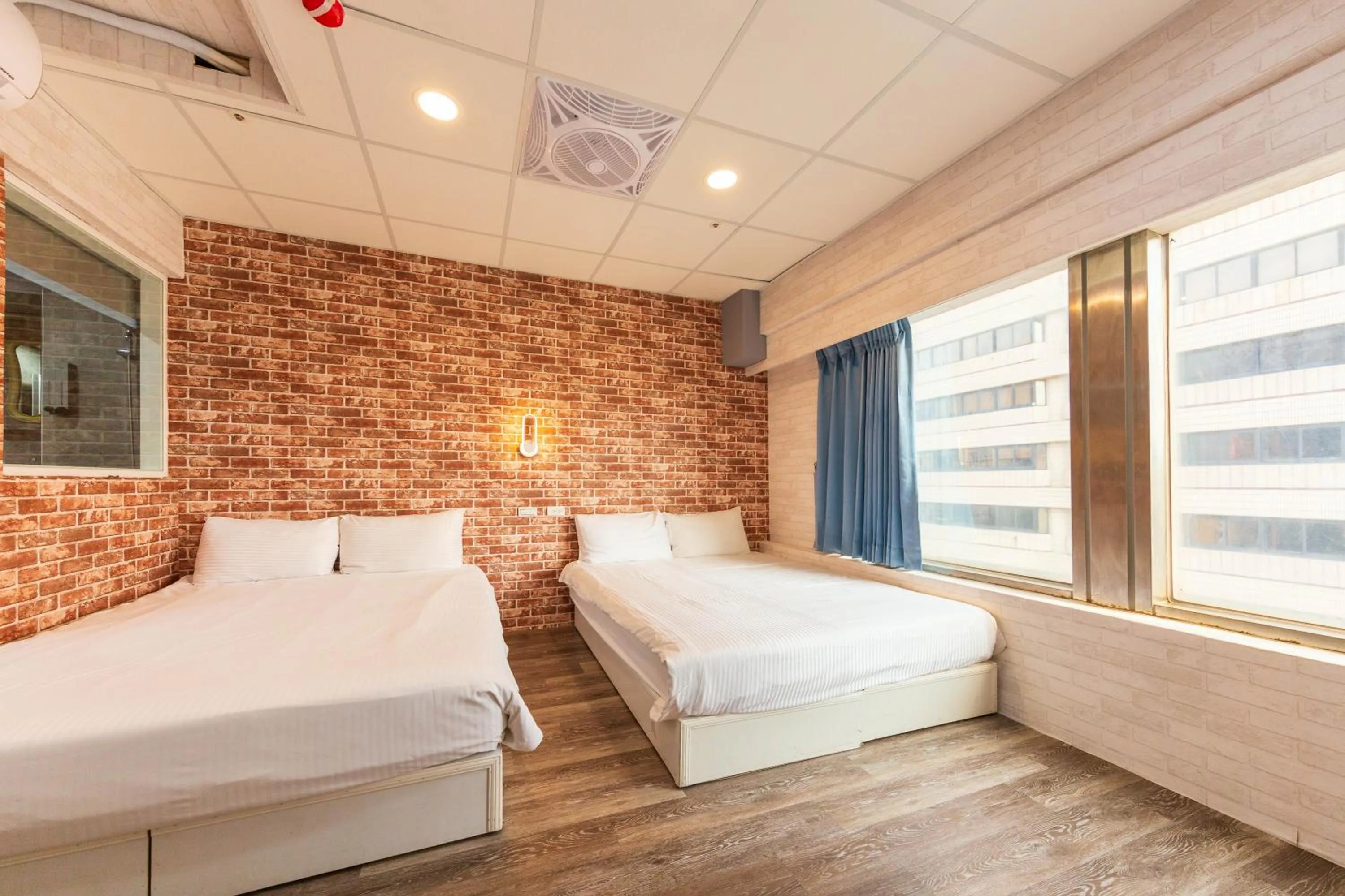 Photo of the whole room, Bed in Liu He Su Hotel