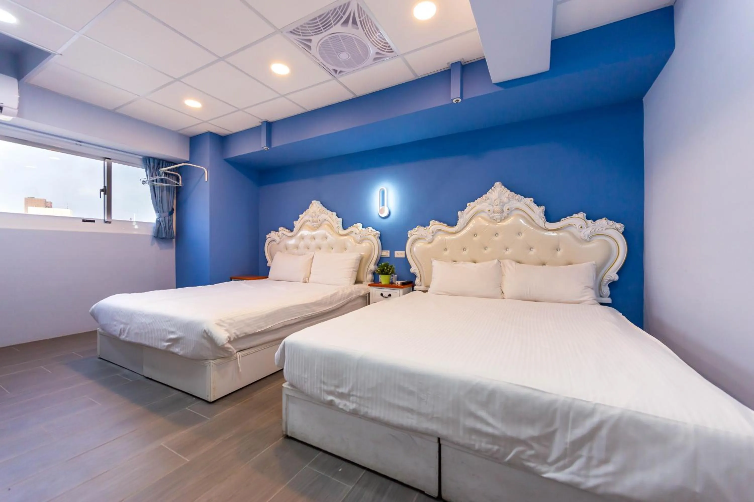 Photo of the whole room, Bed in Liu He Su Hotel