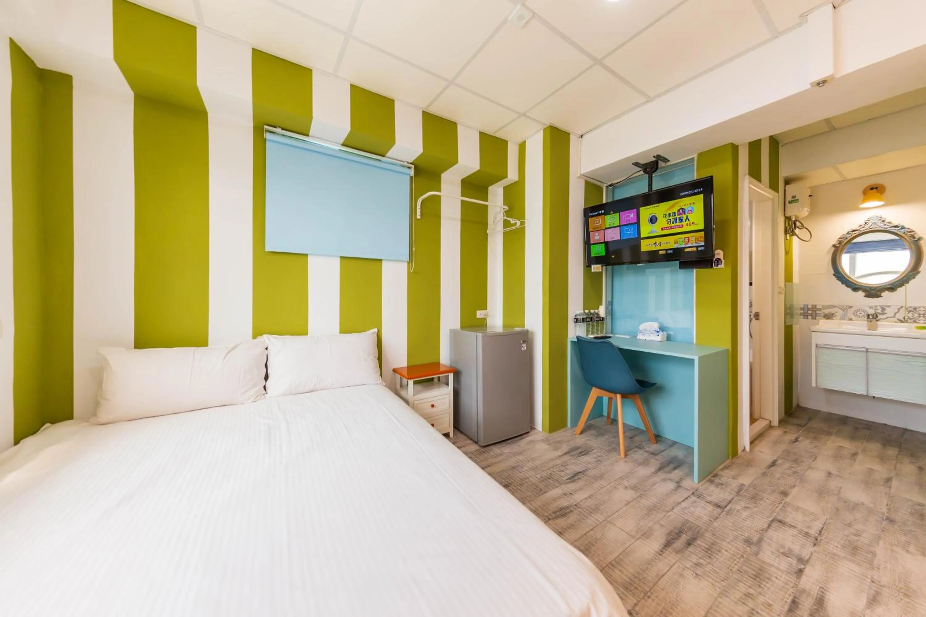 Photo of the whole room, Bed in Liu He Su Hotel