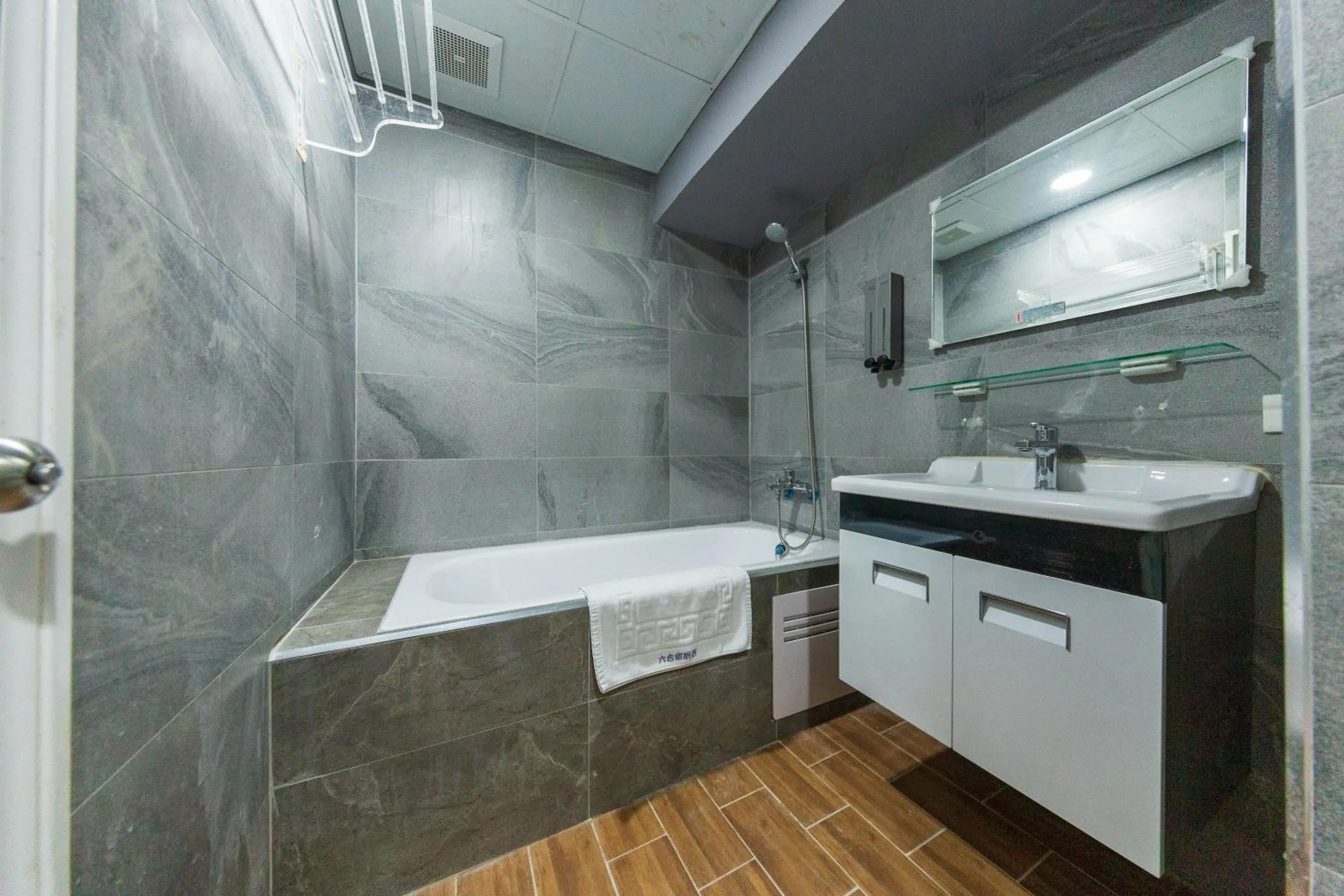 Shower in Liu He Su Hotel