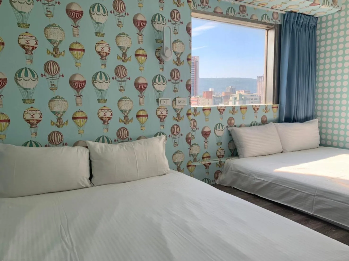 Photo of the whole room, Bed in Liu He Su Hotel