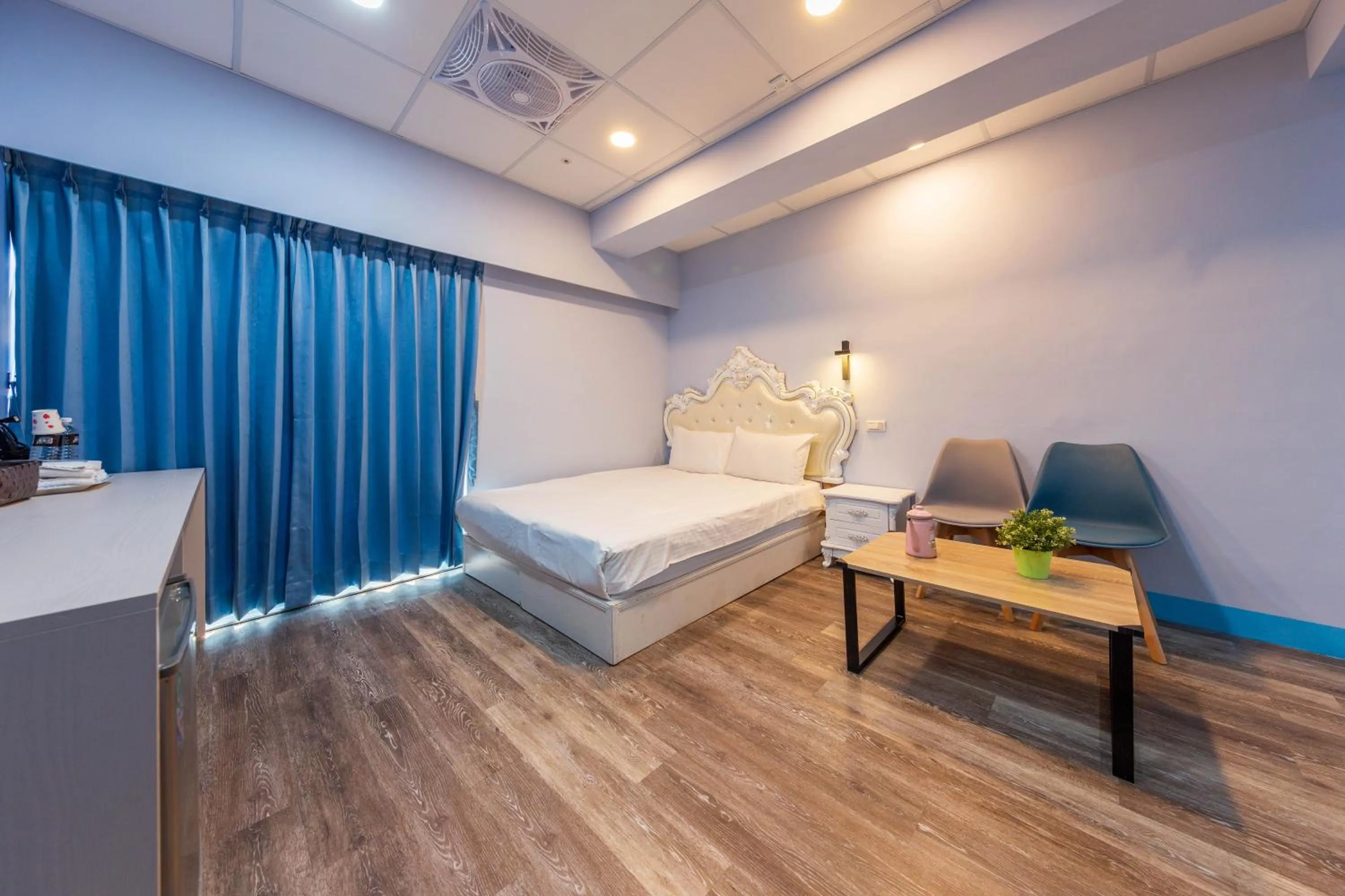 Photo of the whole room, Bed in Liu He Su Hotel