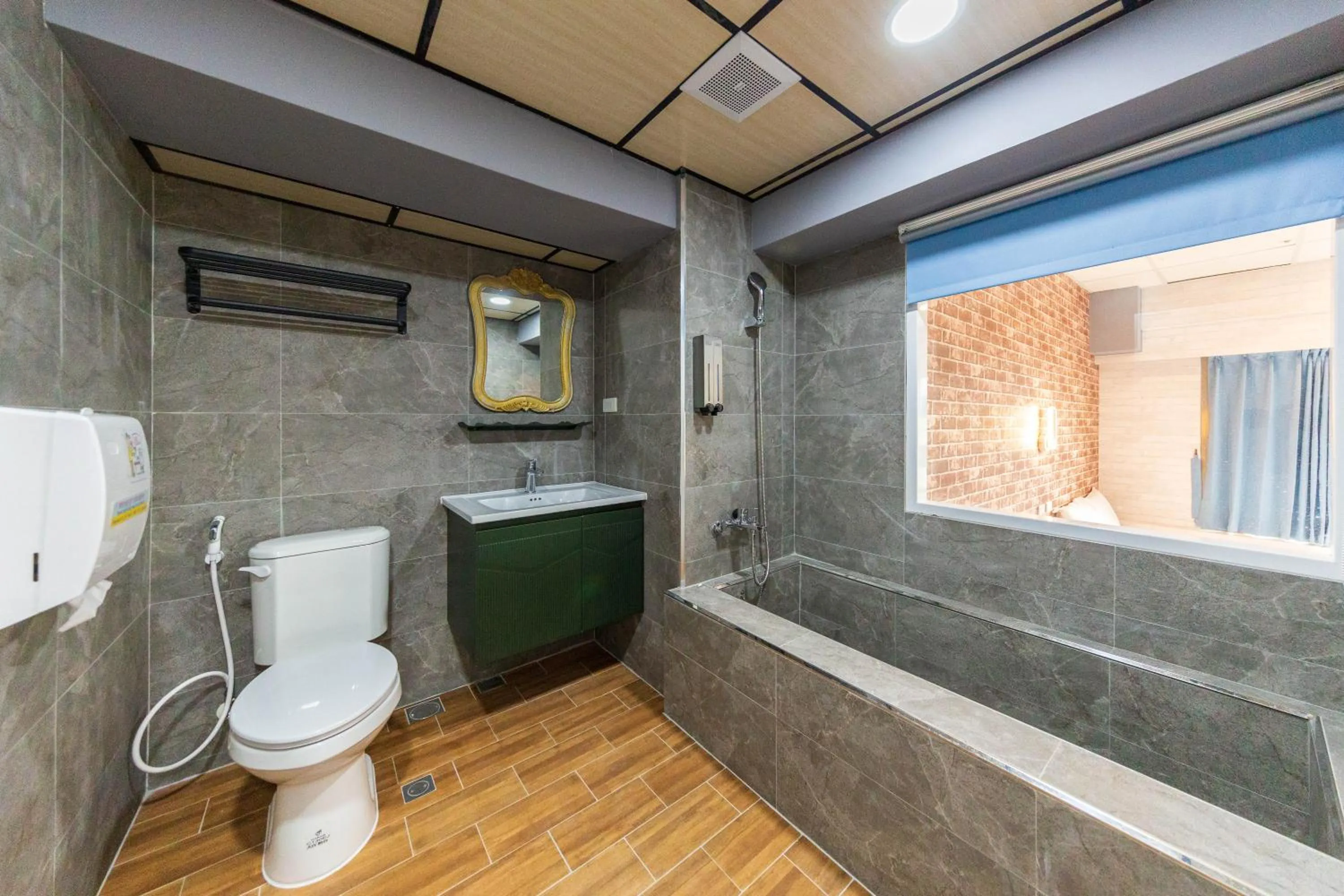 Shower in Liu He Su Hotel