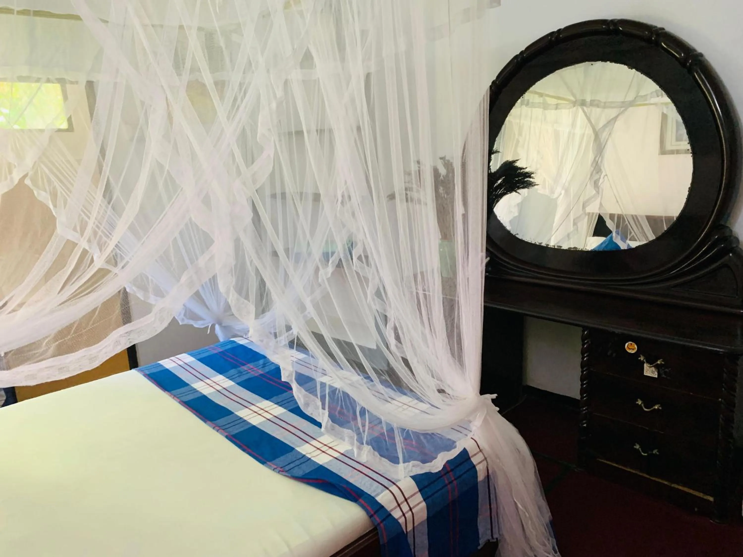Photo of the whole room, Bed in Jumera Villa Mirissa