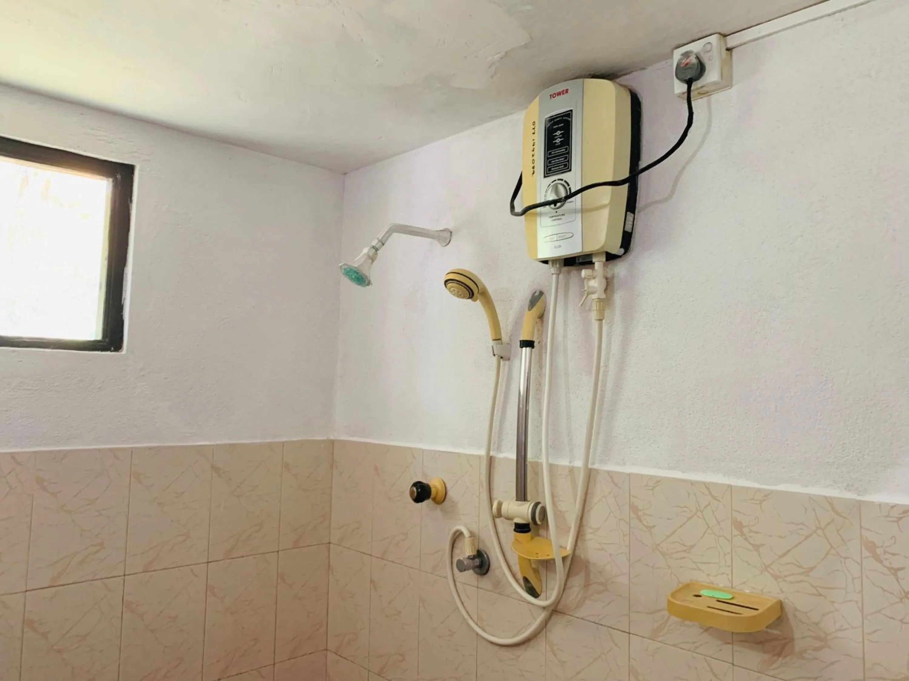 Shower in Jumera Villa Mirissa