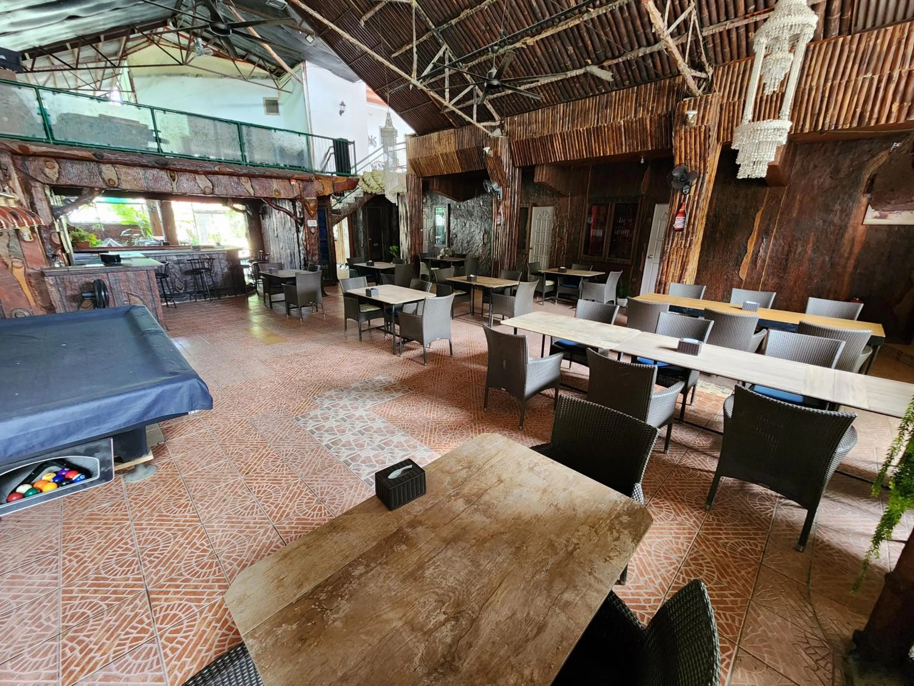 Restaurant/places to eat in MB's Garden Inn