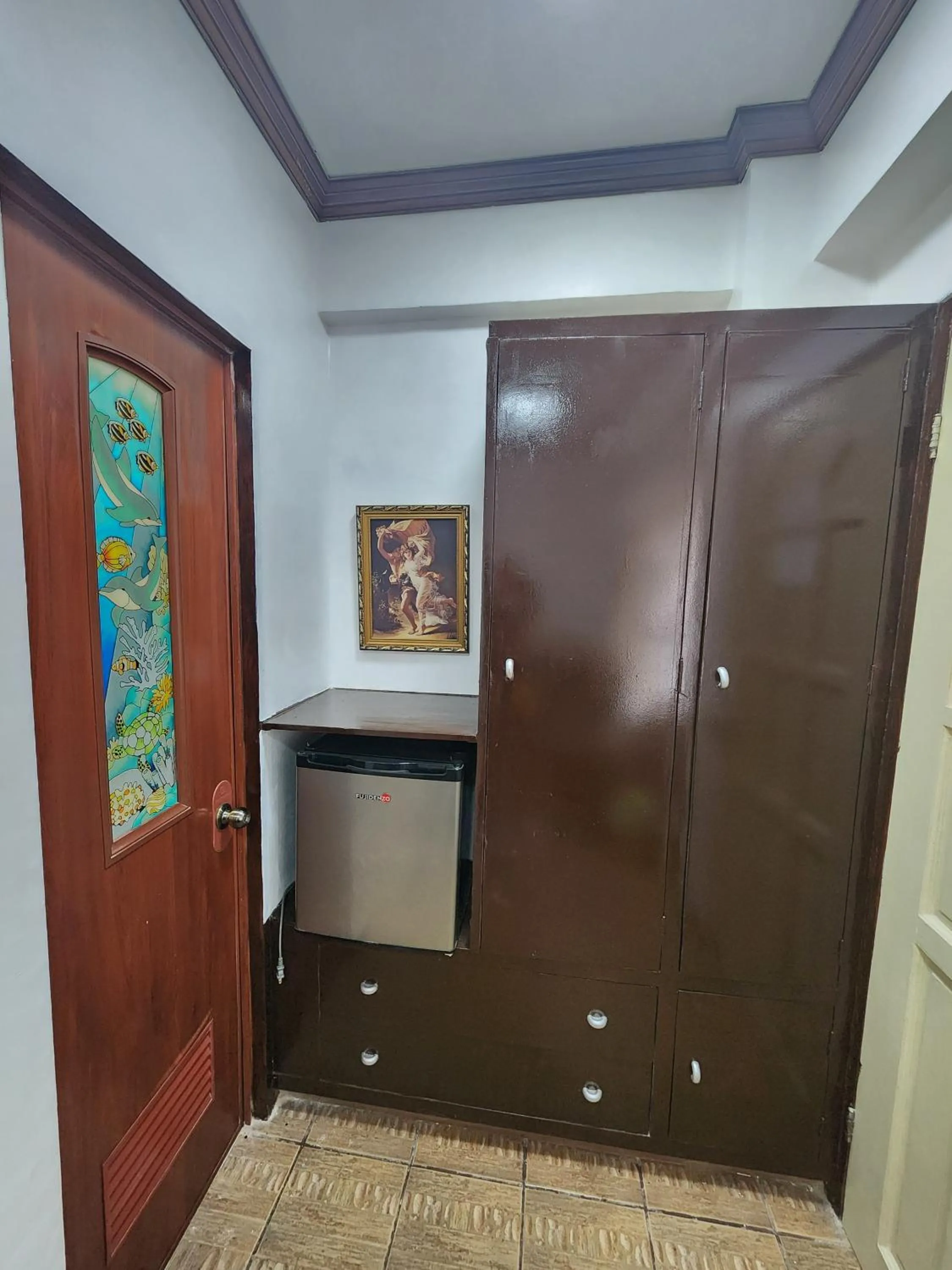 wardrobe in MB's Garden Inn