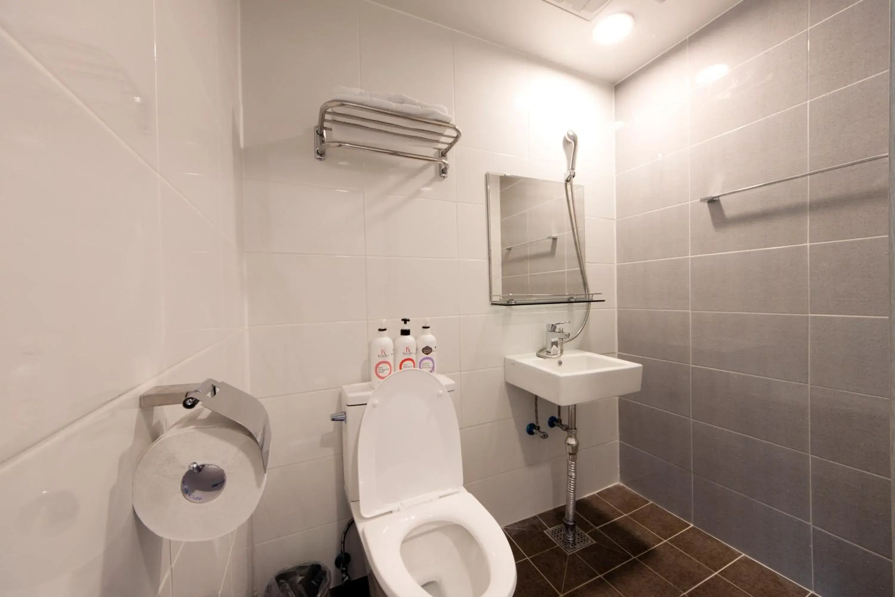 Economy Twin Room - single occupancy in K-Grand Hotel Seoul Economy Twin Room - single occupancy in K-Grand Hotel Seoul