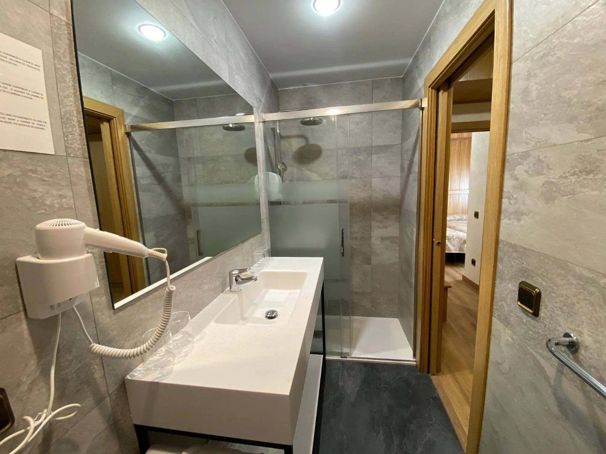 Shower in Hotel Sant Antoni