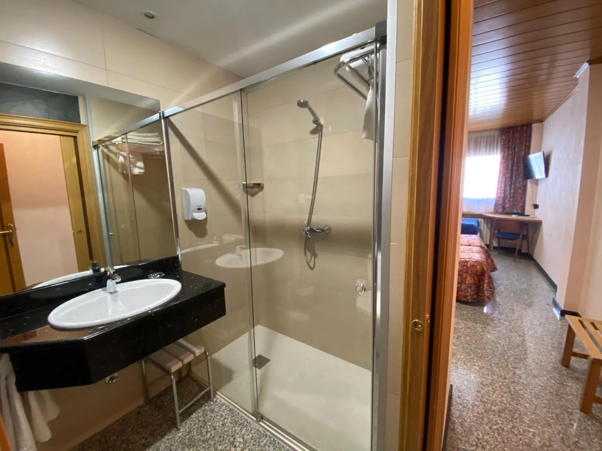 Shower in Hotel Sant Antoni