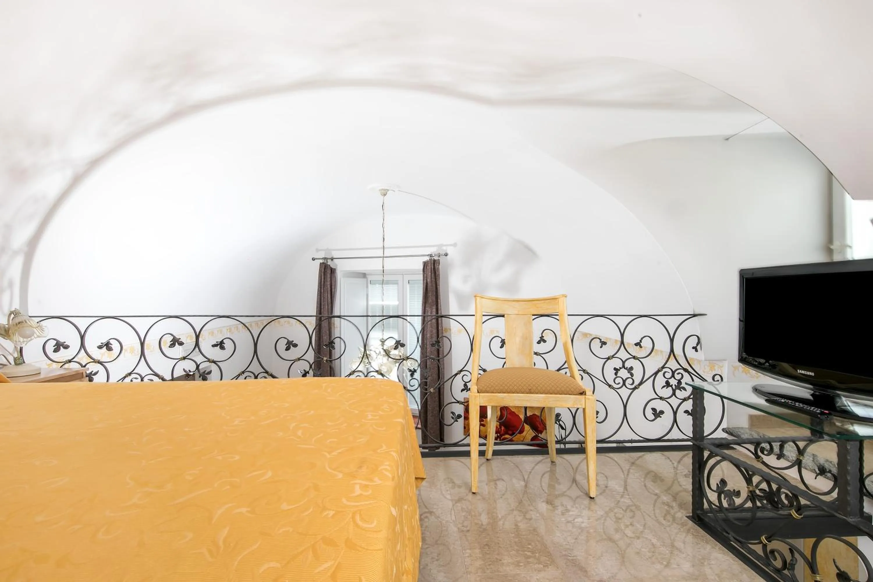 Bed in Capri Dreaming