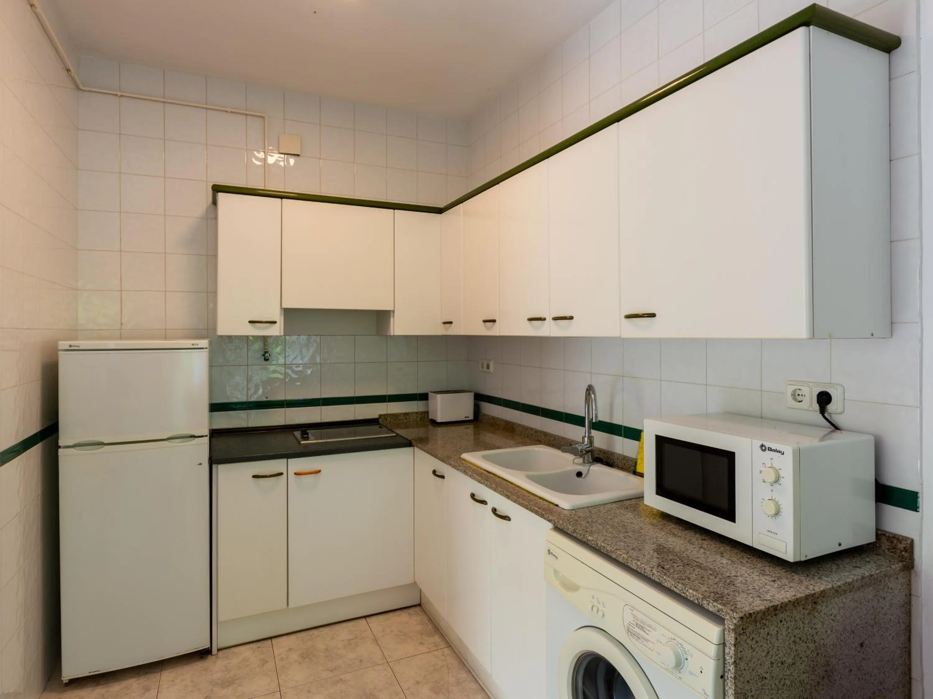 kitchen in Apartamentos Sunway Tara