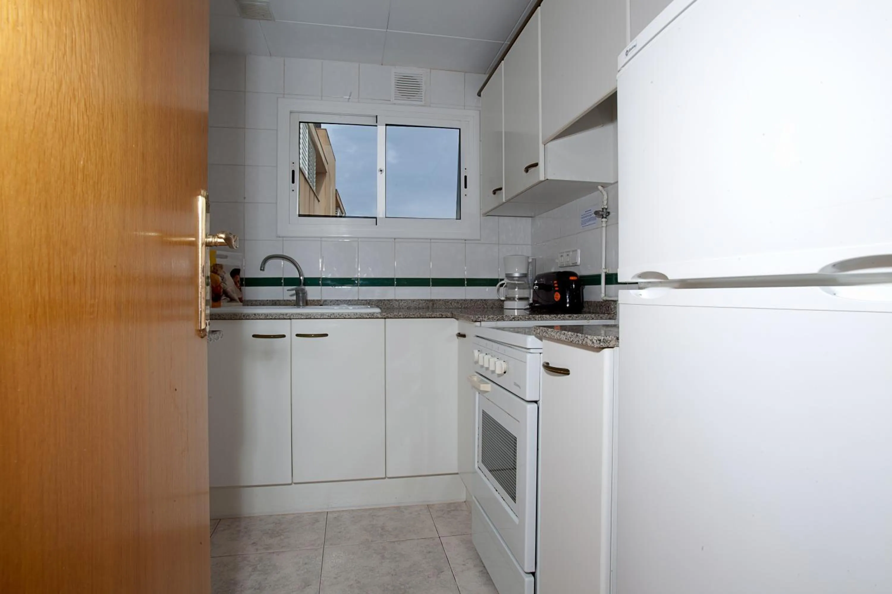 Kitchen or kitchenette in Apartamentos Sunway Tara
