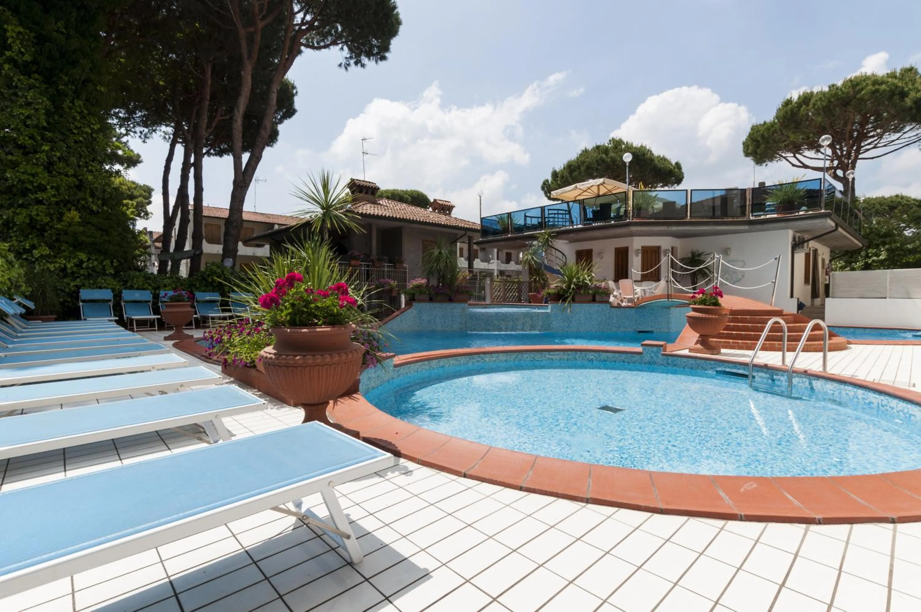 Swimming pool in Hotel Donatella Pinarella