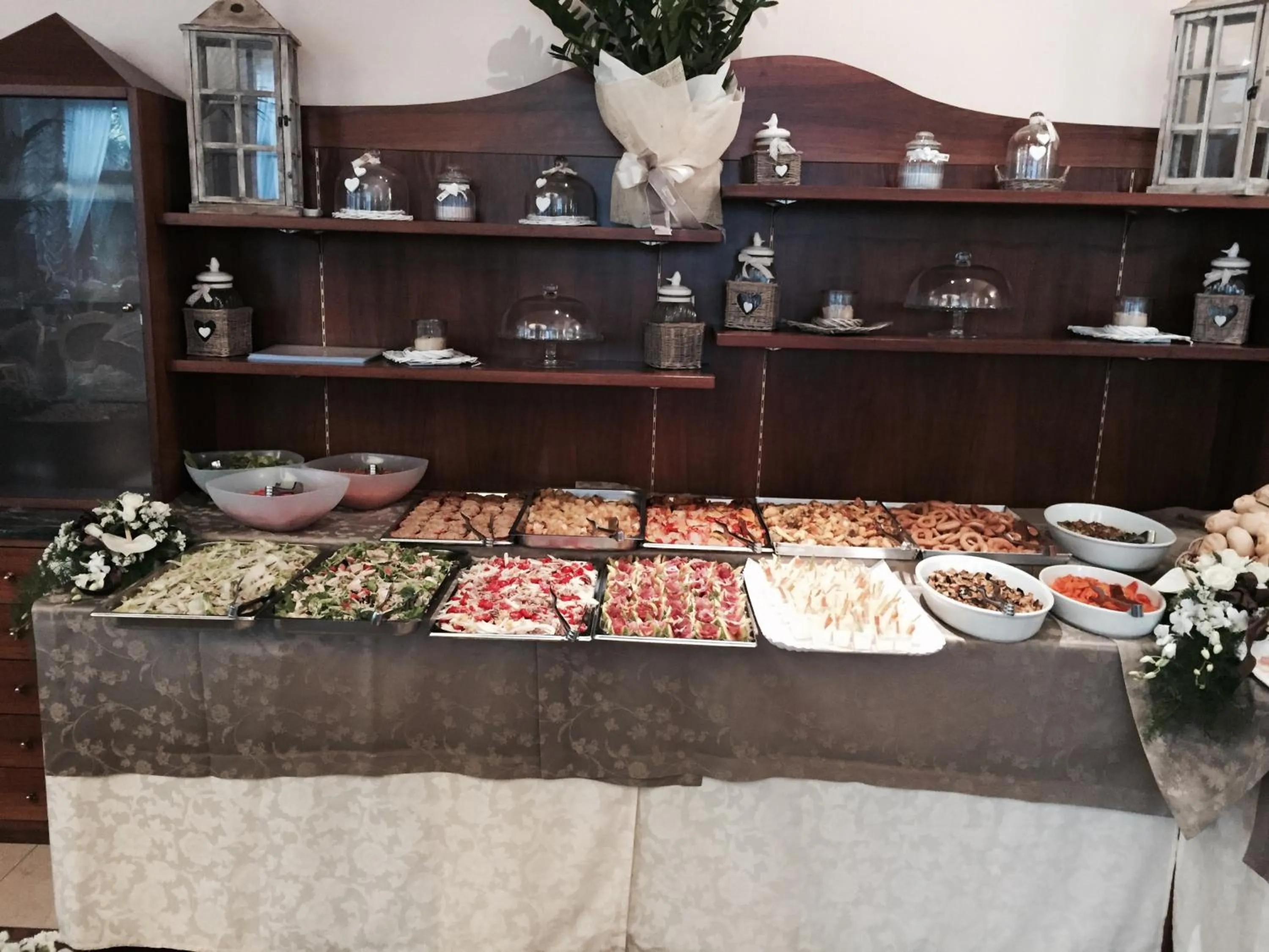 Restaurant/places to eat in Hotel Donatella Pinarella