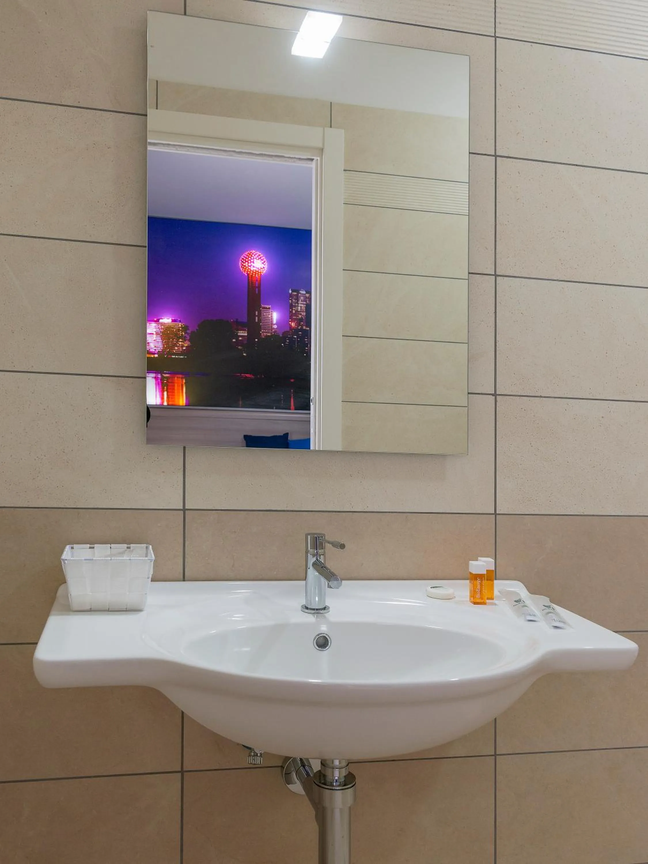 Bathroom in Hotel America