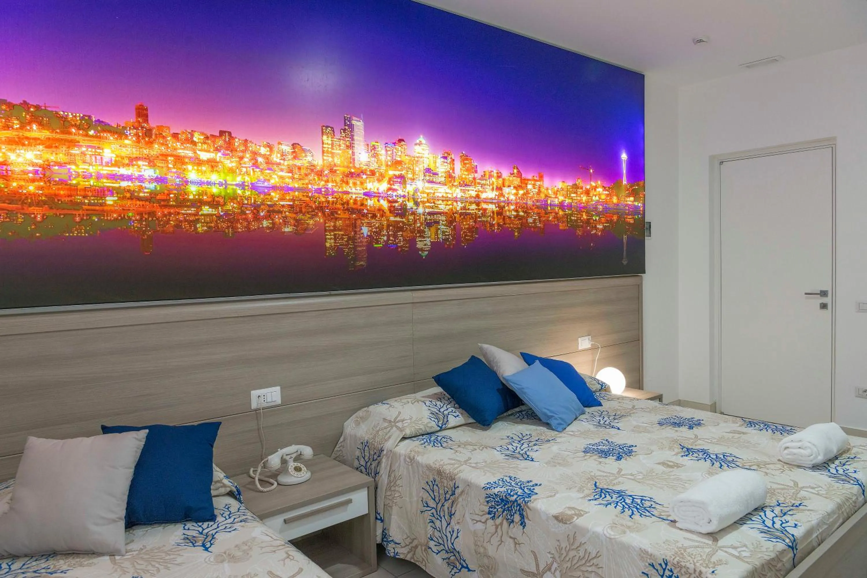 Photo of the whole room, Bed in Hotel America