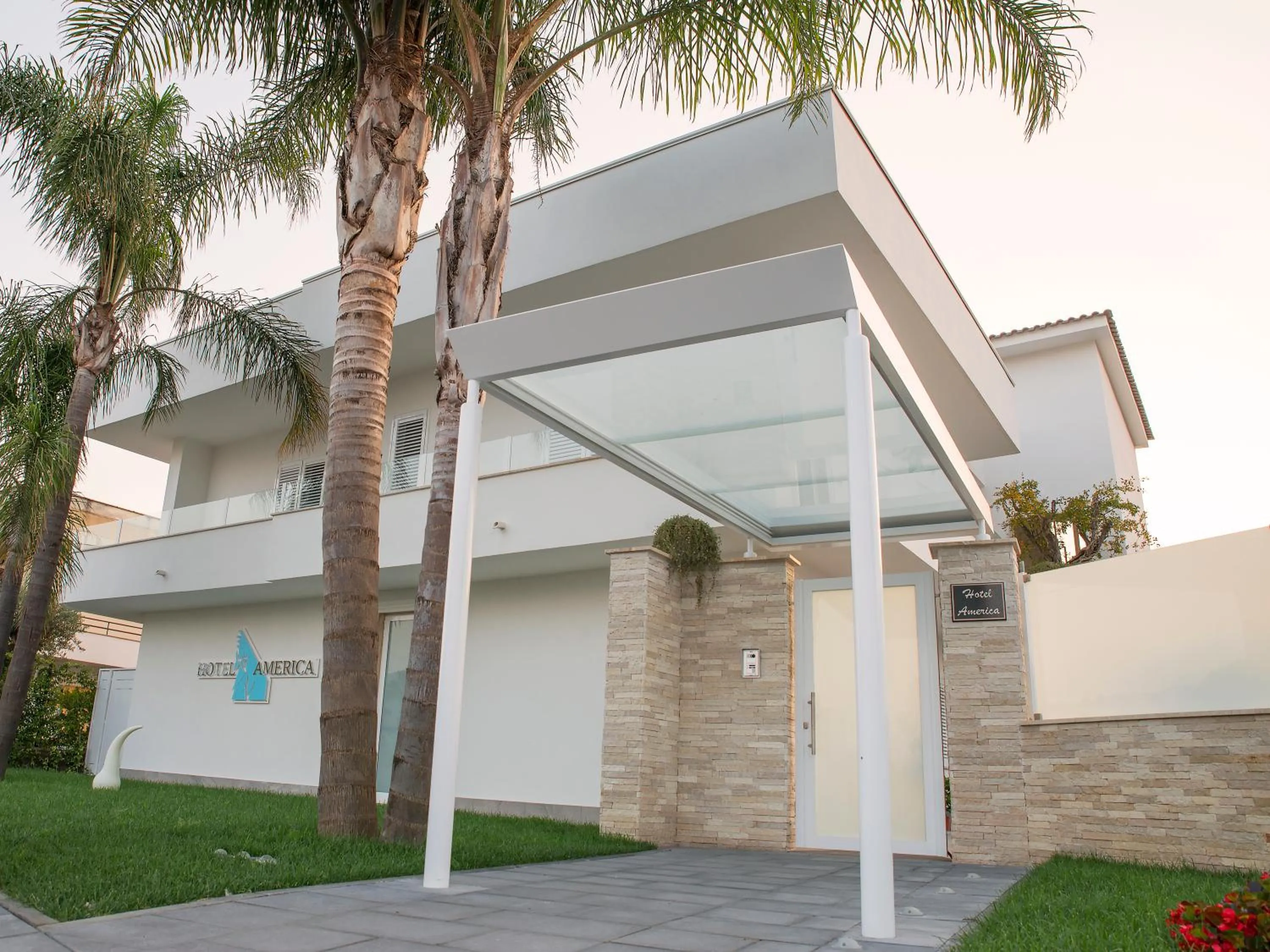 Facade/entrance in Hotel America