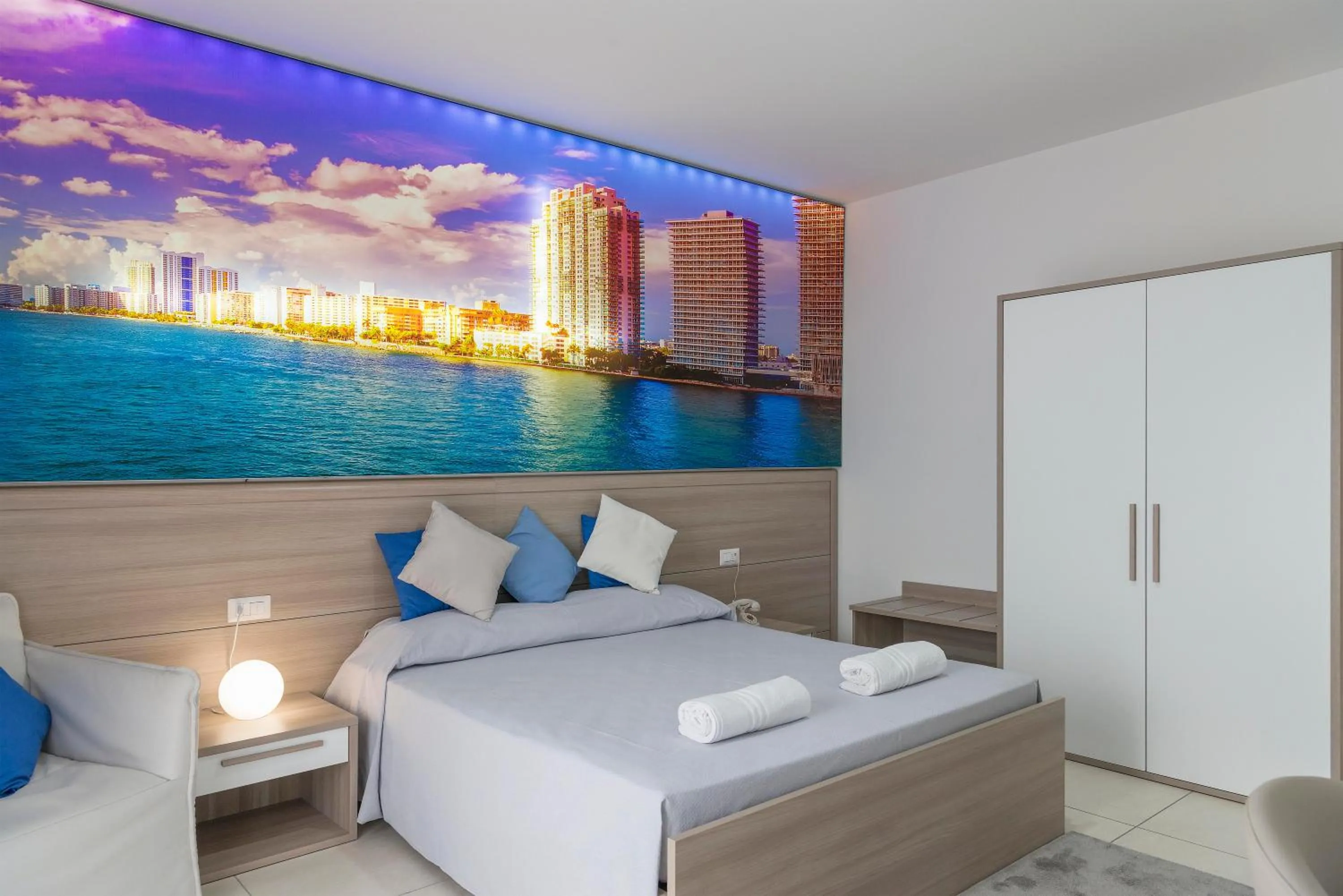 Photo of the whole room, Bed in Hotel America