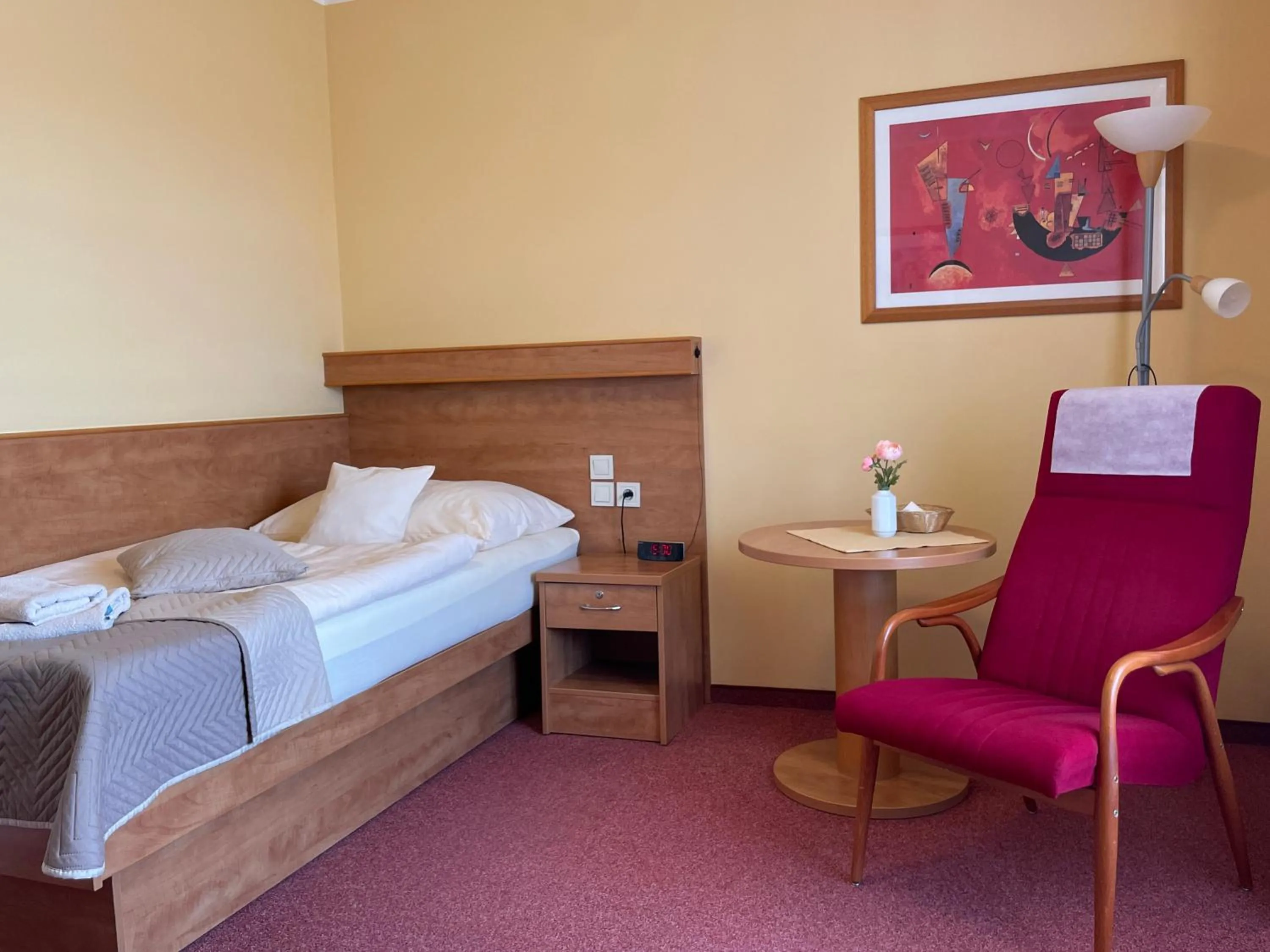 Living room, Bed in LD PALACE Spa & Kur