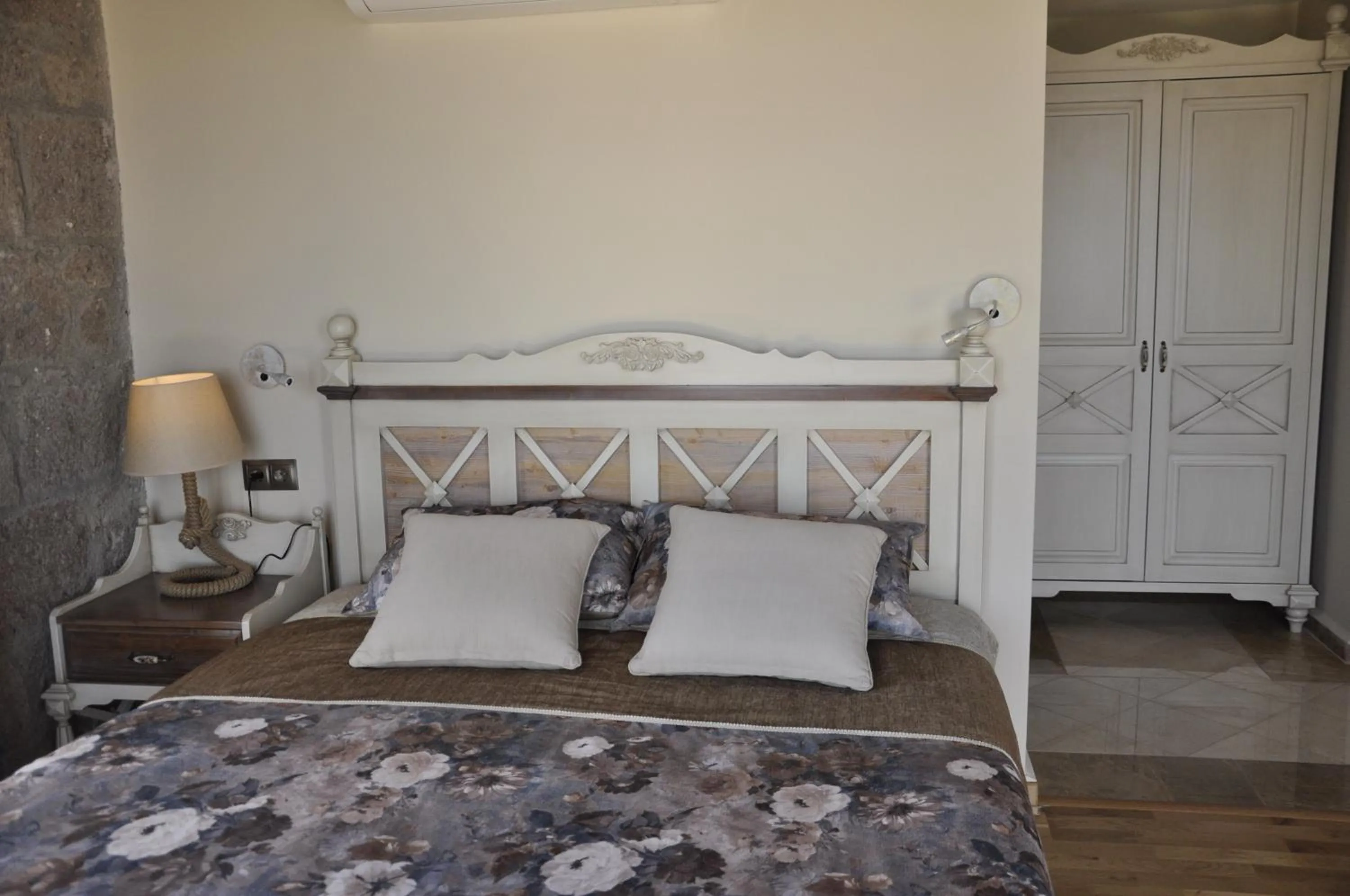 Property building, Bed in Assos Sunaba Kasri Hotel