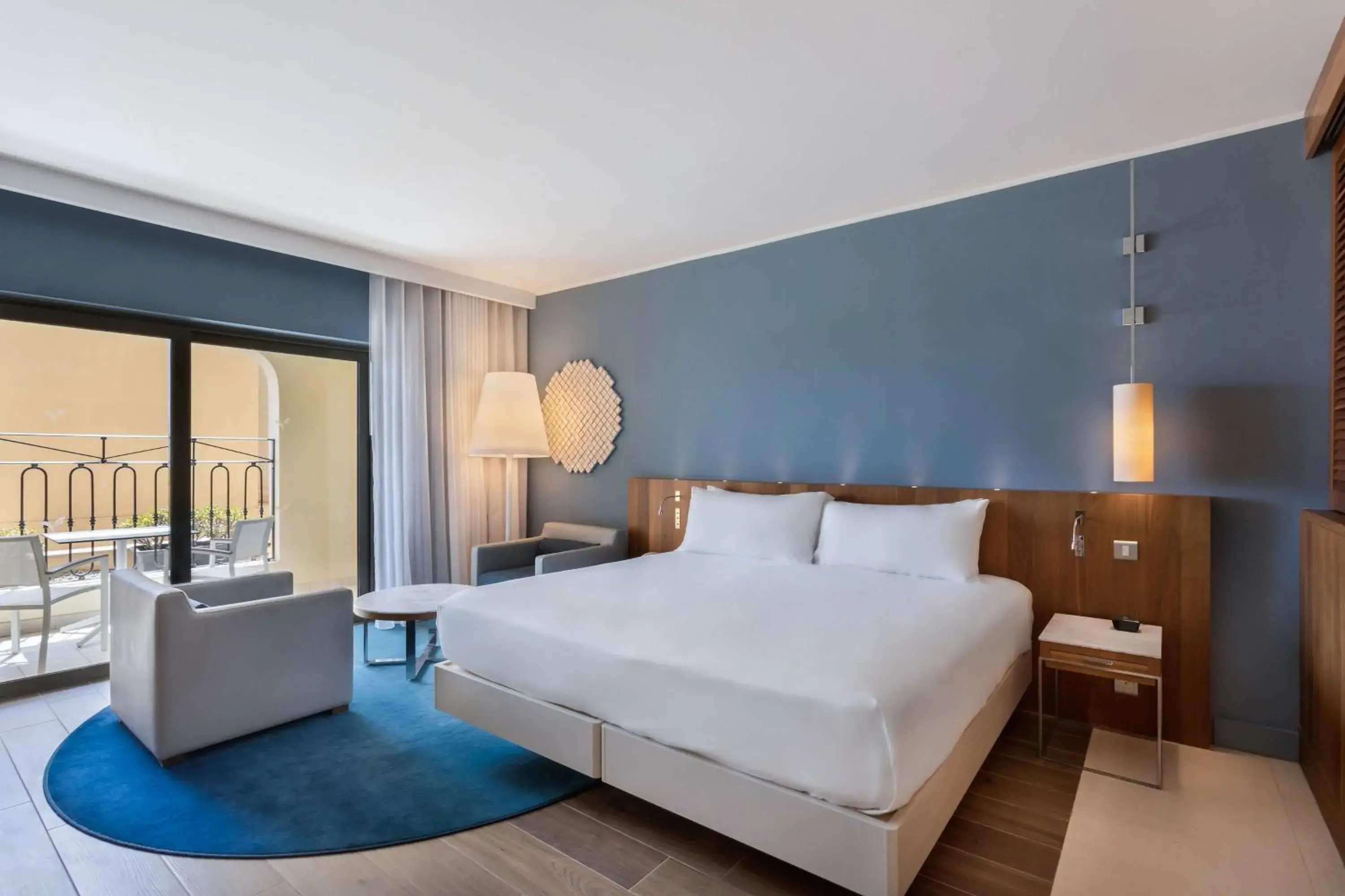 Deluxe King Room with Garden View in Hilton Malta Deluxe King Room with Garden View in Hilton Malta