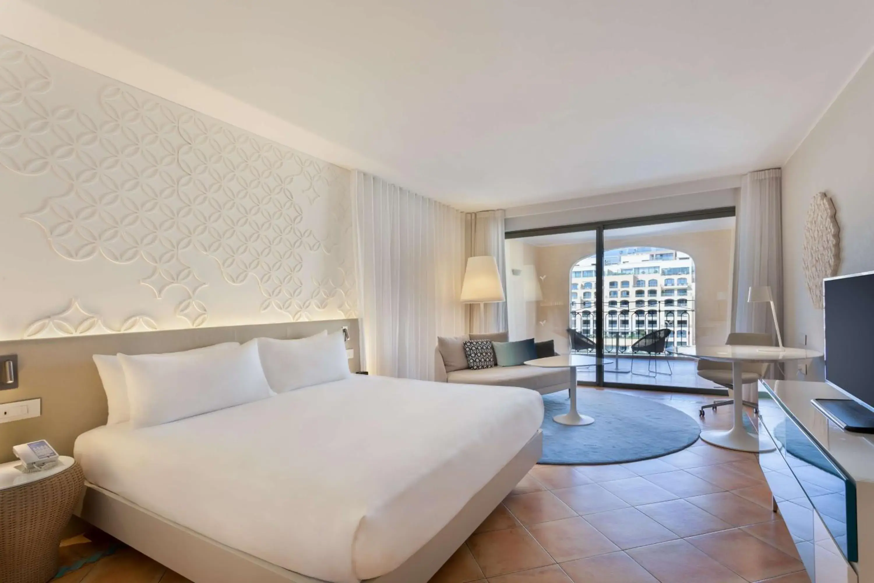 Deluxe King Room with Marina View in Hilton Malta Deluxe King Room with Marina View in Hilton Malta