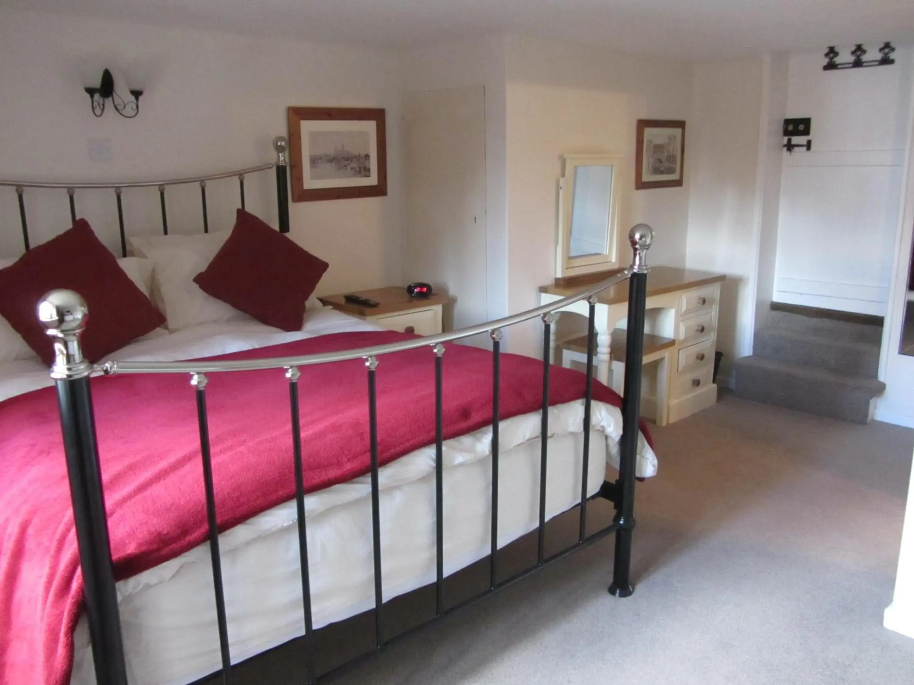 Deluxe King Room - single occupancy in Rose Cottage Deluxe King Room - single occupancy in Rose Cottage