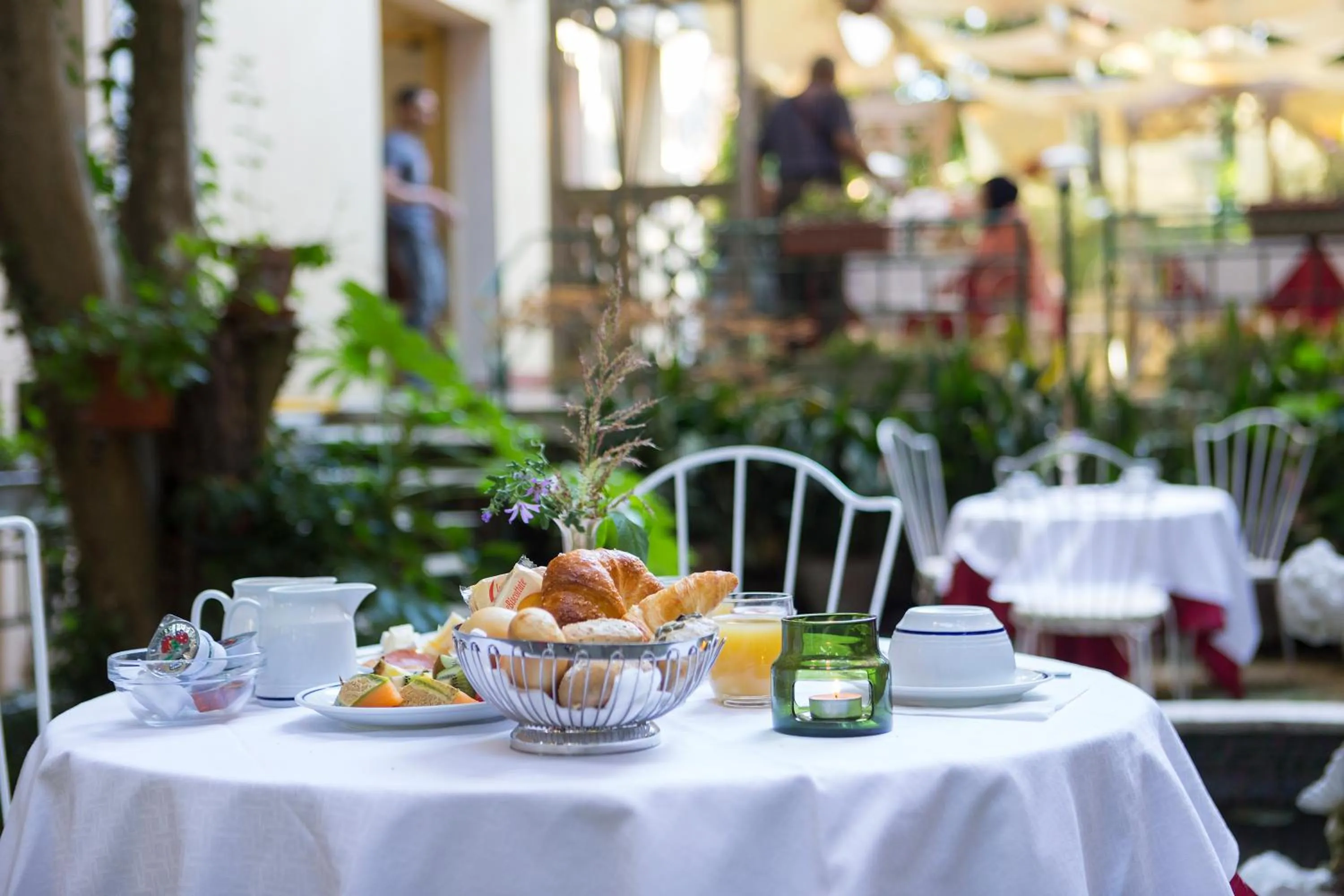 Restaurant/places to eat in Hotel Rigel