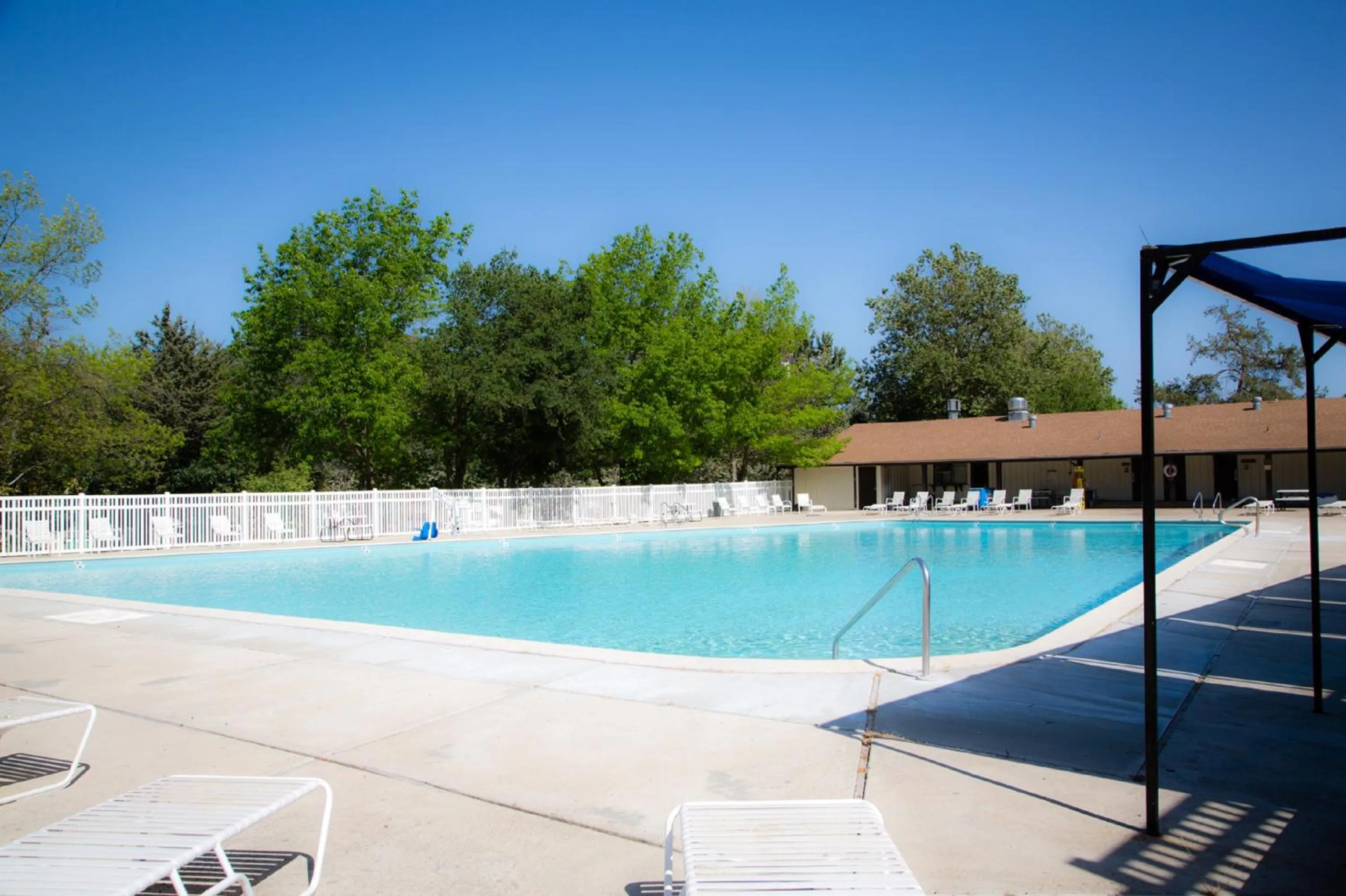 Swimming pool in Morgan Hill Camping Resort Cottage 3