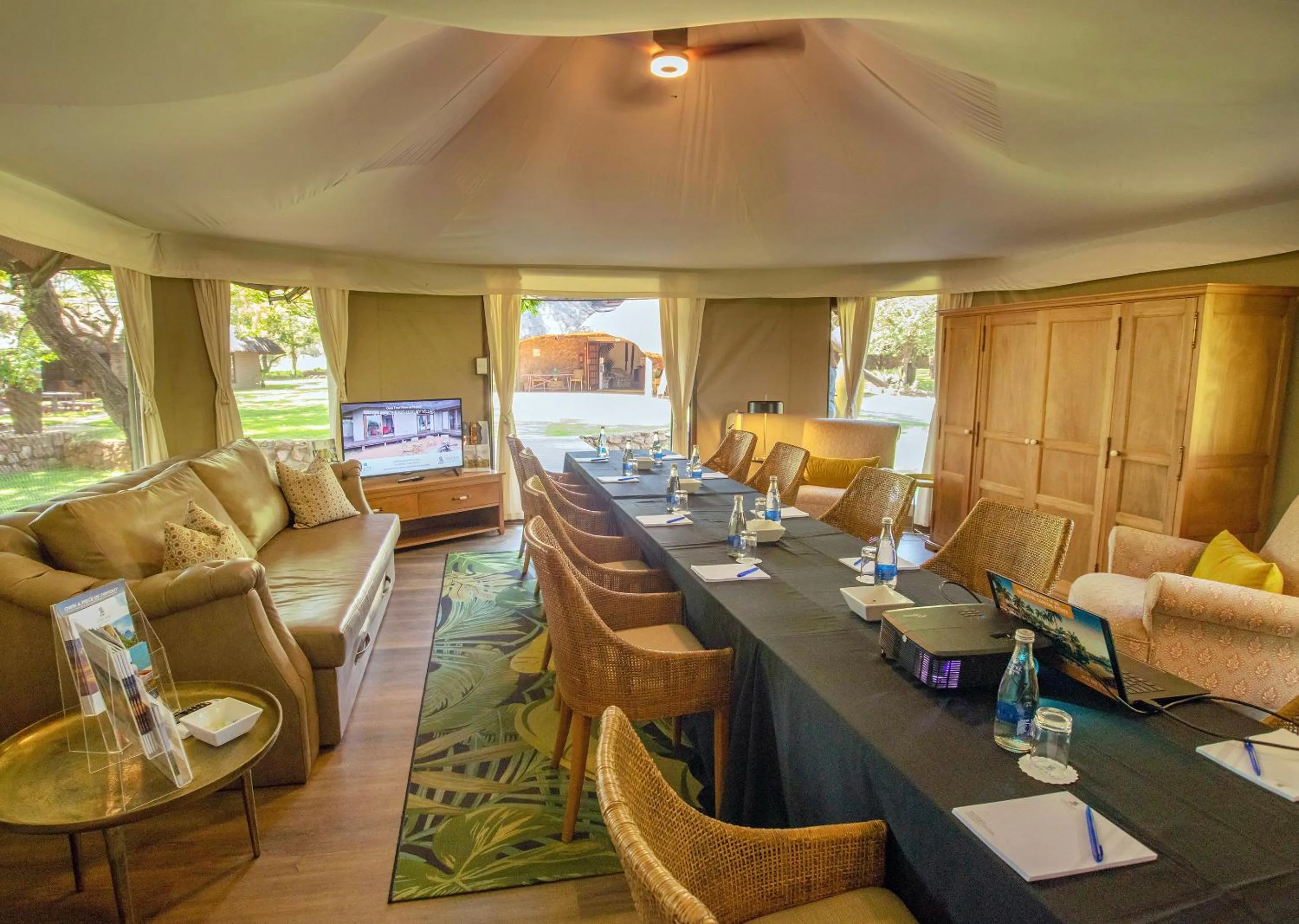 TV and multimedia in Finfoot Lake Reserve by Dream Resorts