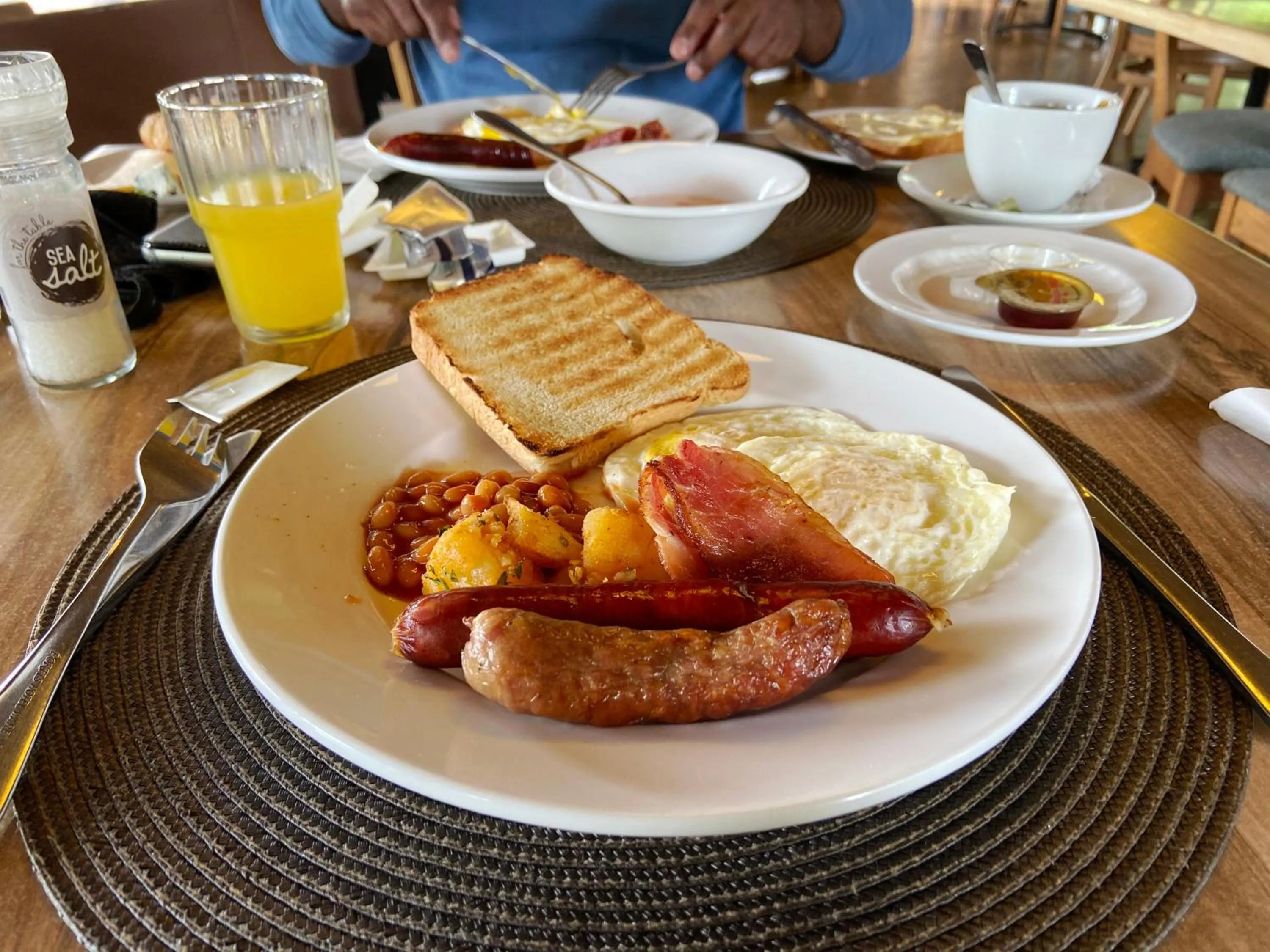 Food and drinks in Finfoot Lake Reserve by Dream Resorts