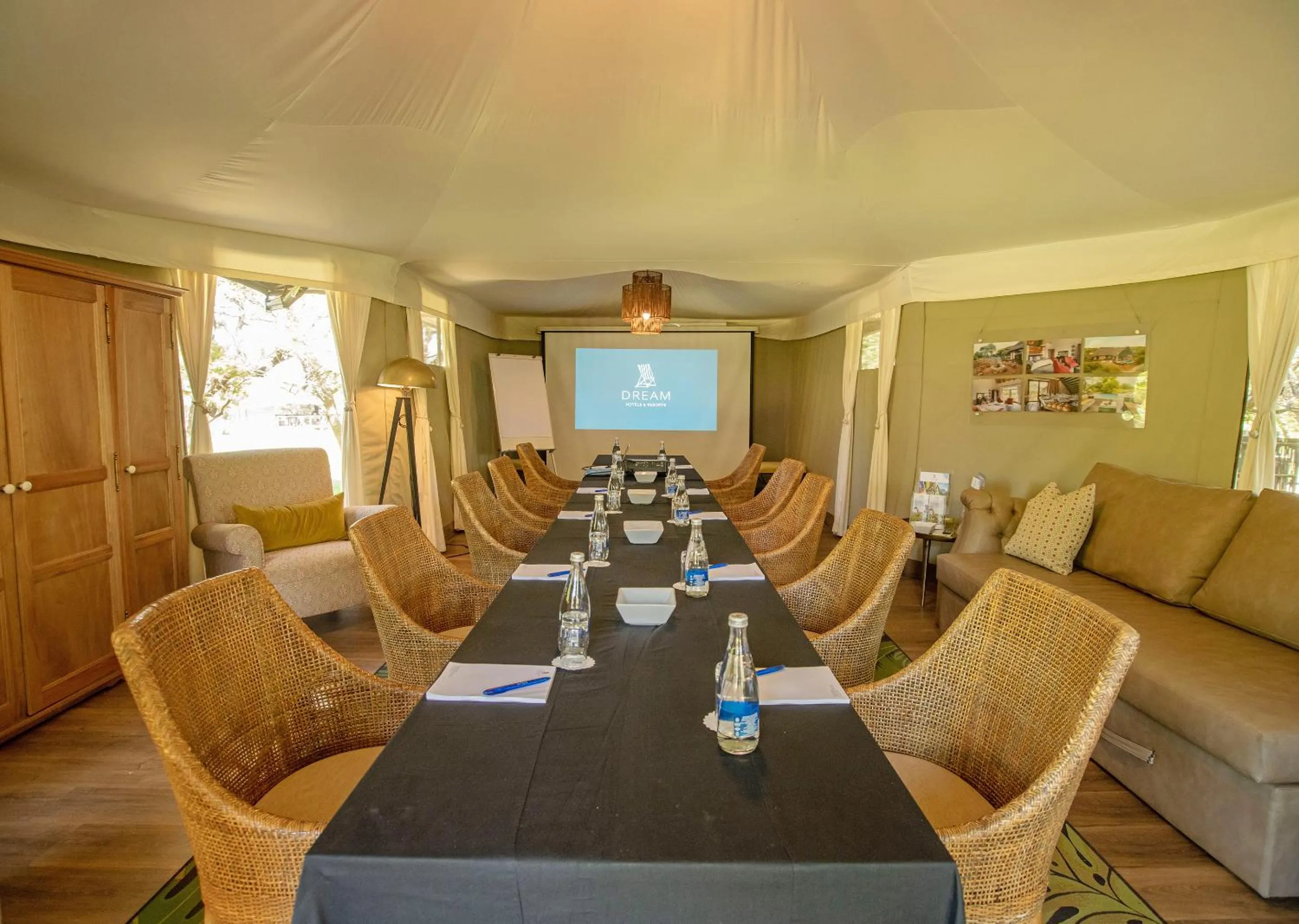 TV and multimedia in Finfoot Lake Reserve by Dream Resorts