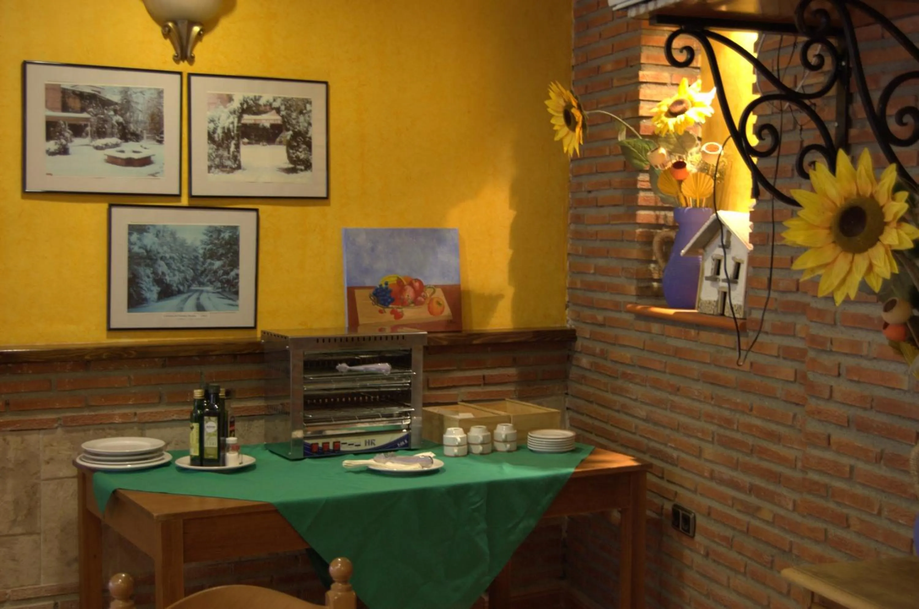 Restaurant/places to eat in Quéntar Hotel Rural