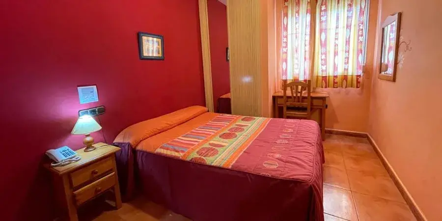 Single Room in Quéntar Hotel Rural Single Room in Quéntar Hotel Rural