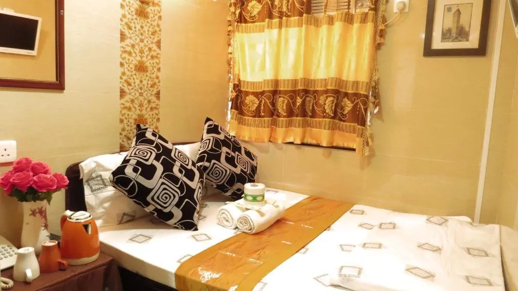 Bed in City HK Guest House 24 HOUR RECEPTION Block D & E 10TH FLOOR