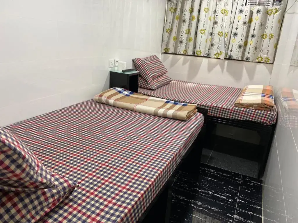 Deluxe Family Suite in City HK Guest House 24 HOUR RECEPTION Block D & E 10TH FLOOR Deluxe Family Suite in City HK Guest House 24 HOUR RECEPTION Block D & E 10TH FLOOR