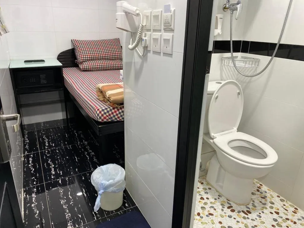 City HK Guest House 24 HOUR RECEPTION Block D & E 10TH FLOOR