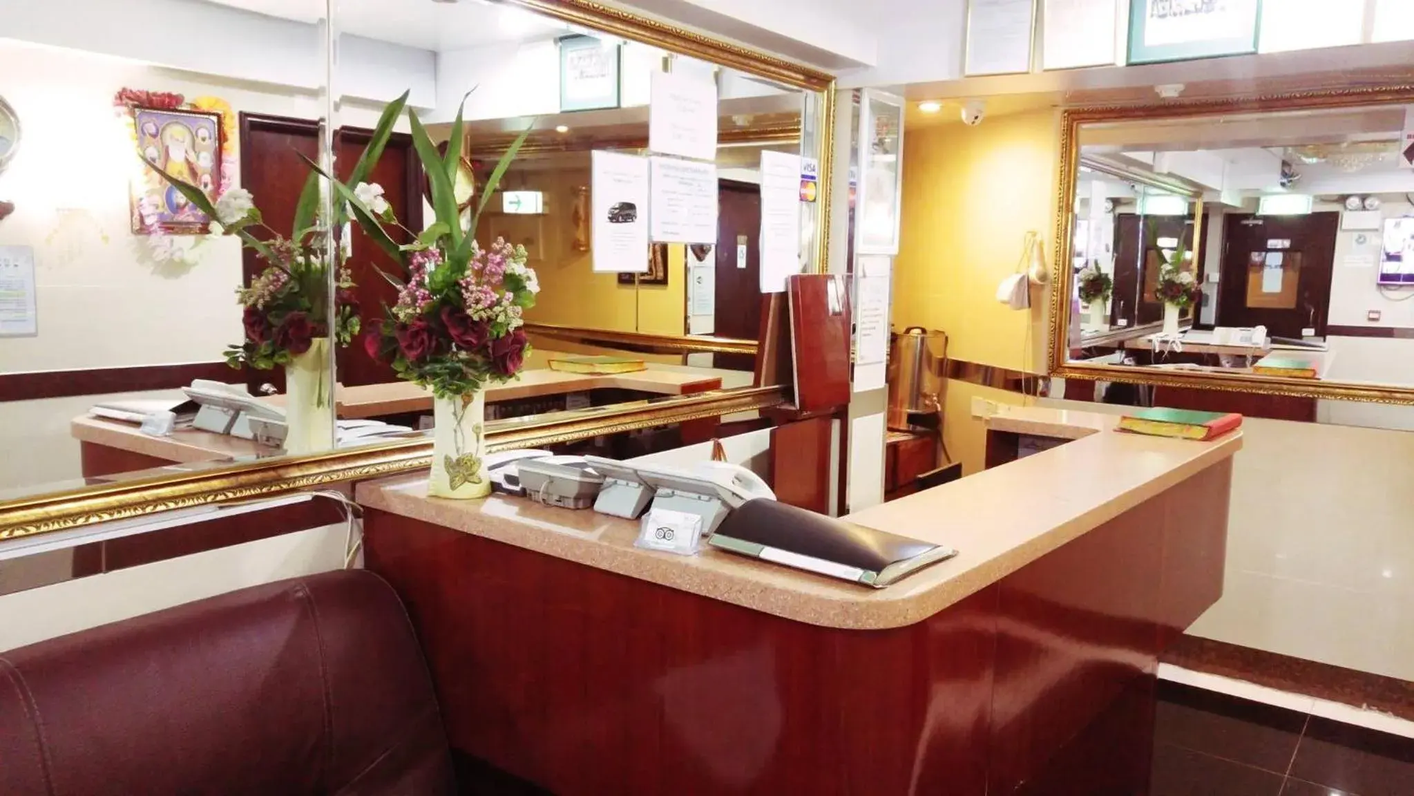 Twin Room with Bathroom in City HK Guest House 24 HOUR RECEPTION Block D & E 10TH FLOOR Twin Room with Bathroom in City HK Guest House 24 HOUR RECEPTION Block D & E 10TH FLOOR