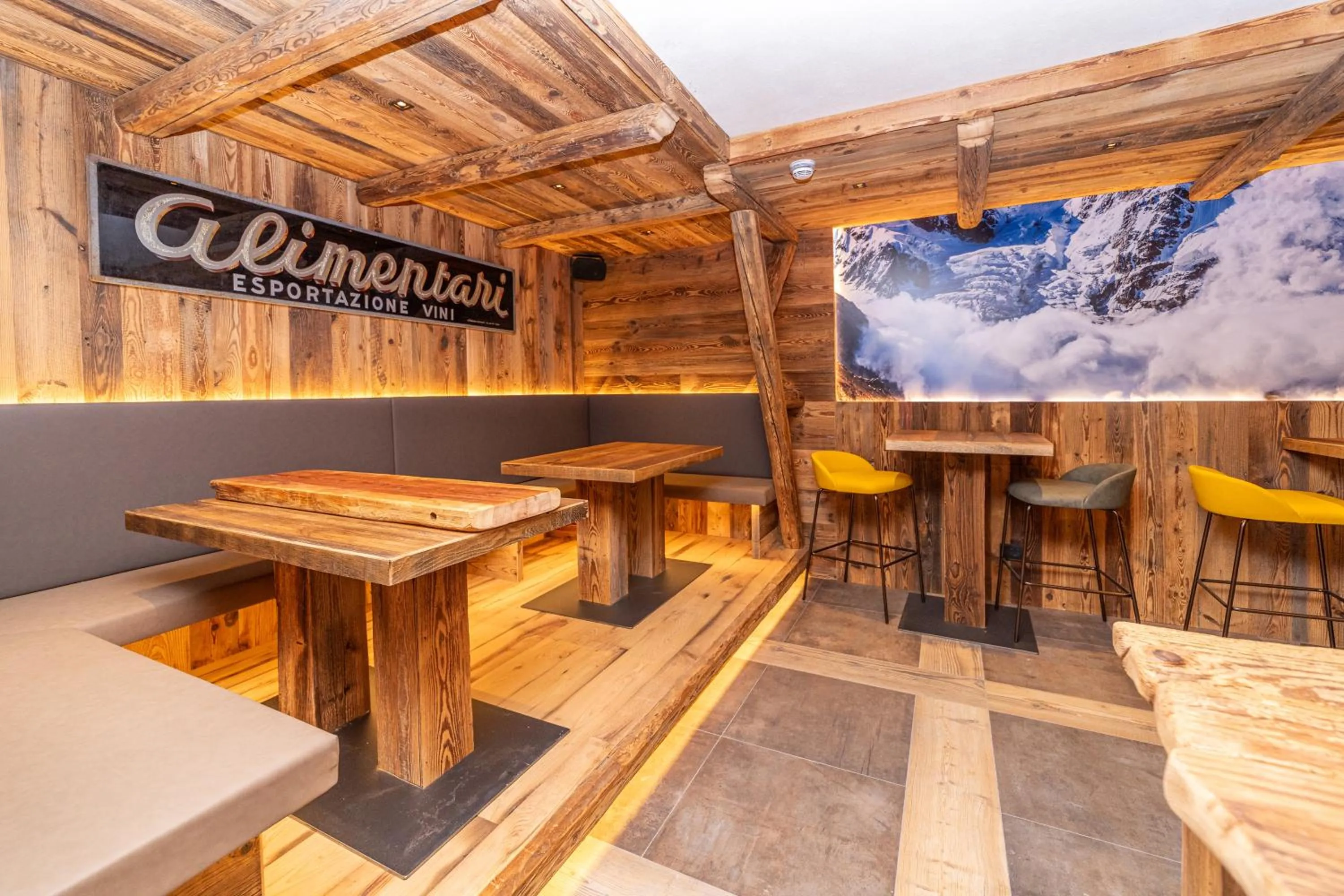 Lounge or bar in Avalanche - Alpine Boutique Hotel
